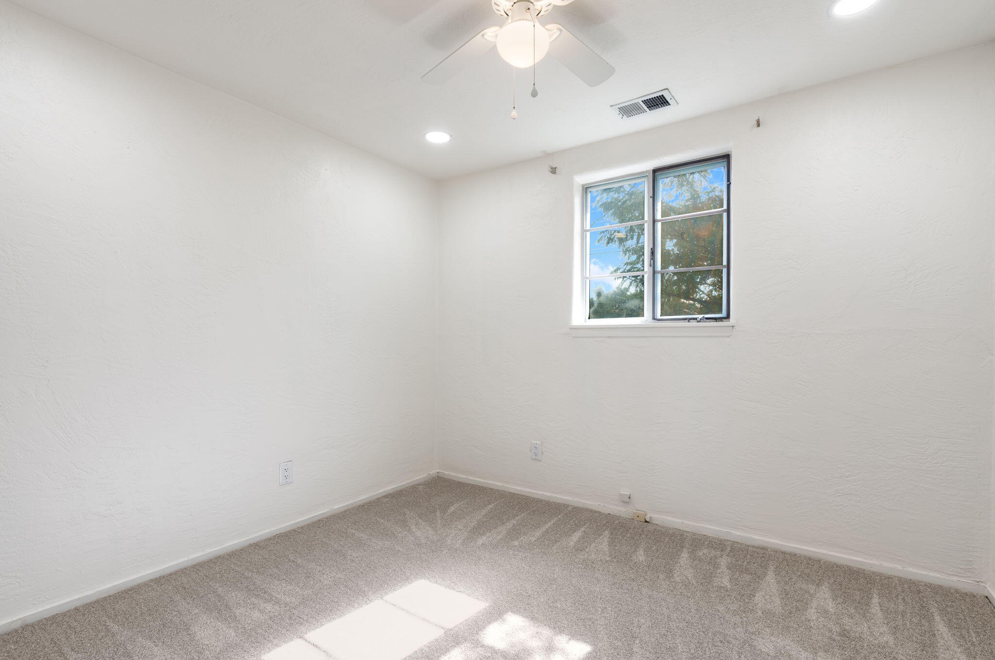 Photo 20 — 5708 Aztec Road NE