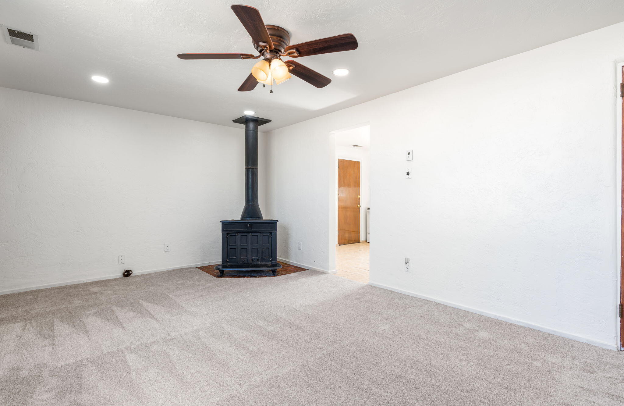 Photo 6 — 5708 Aztec Road NE