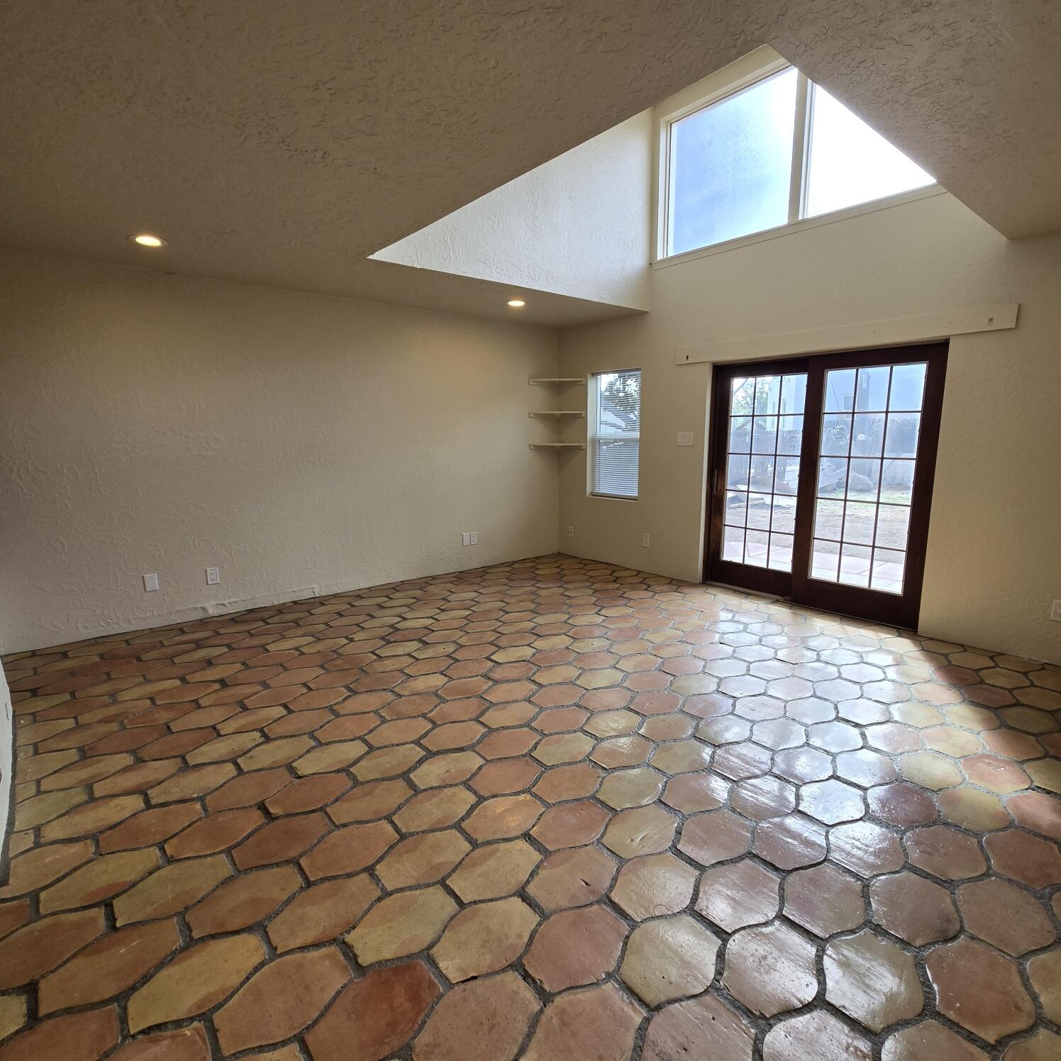 Photo 5 — 2618 Haines Avenue NE