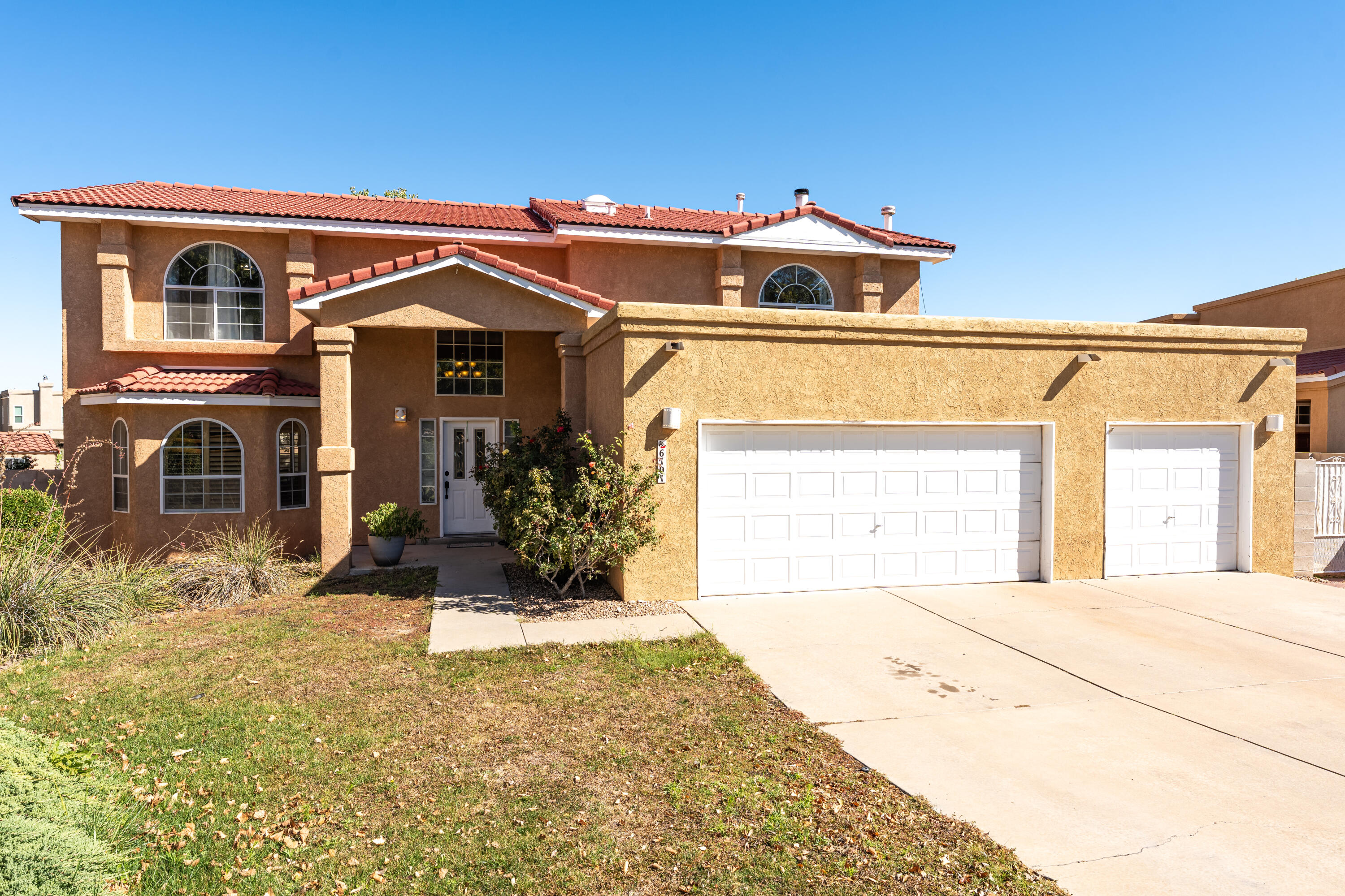 6101 Thunderbird Circle NW