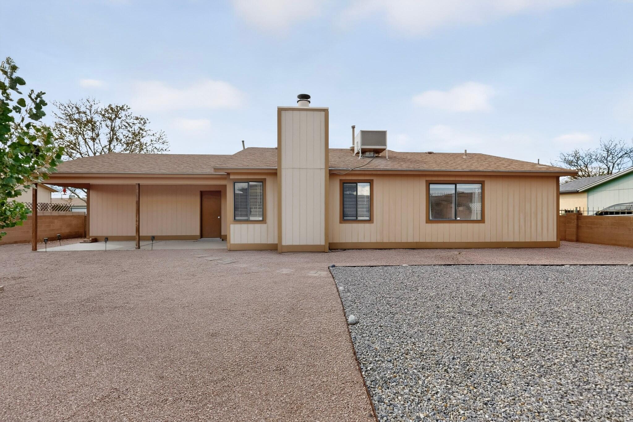 Photo 7 — 524 Apache Loop SW
