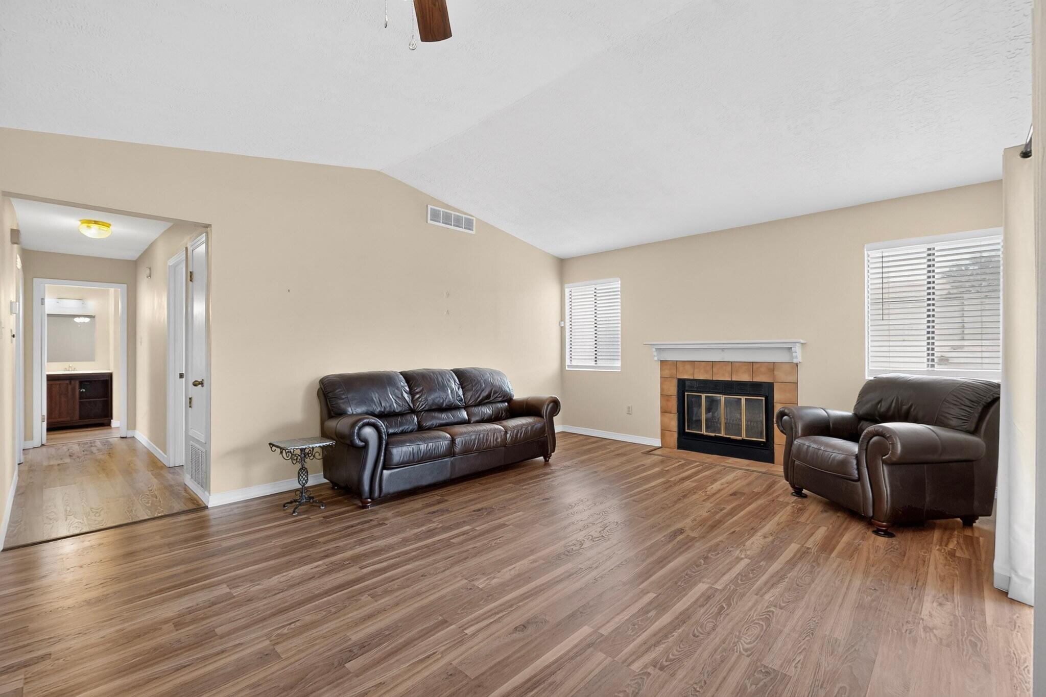 Photo 17 — 524 Apache Loop SW