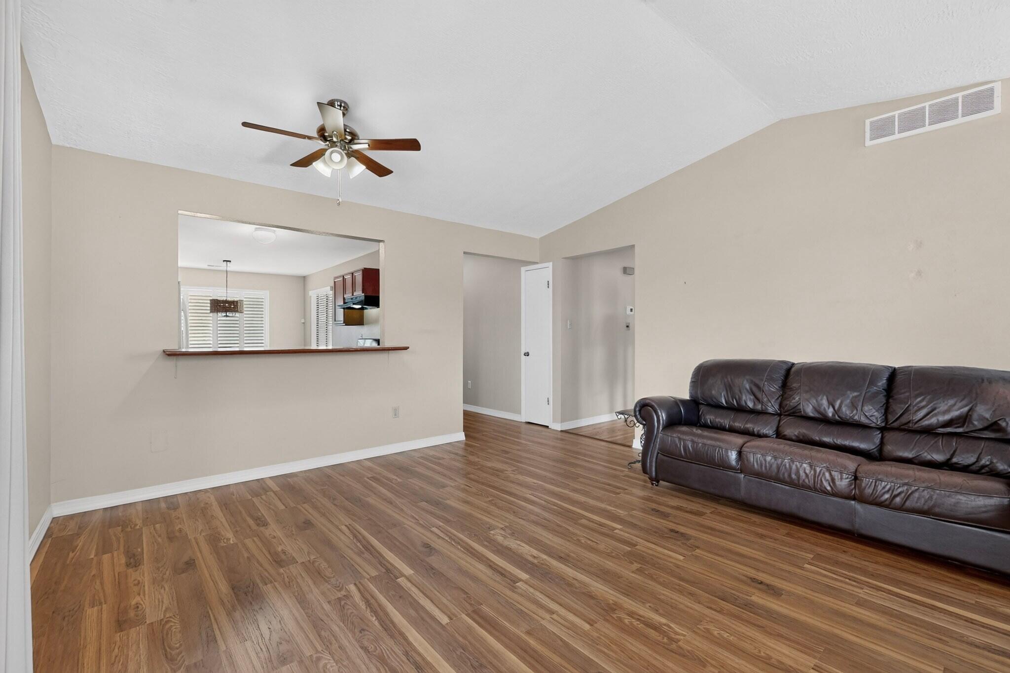 Photo 18 — 524 Apache Loop SW