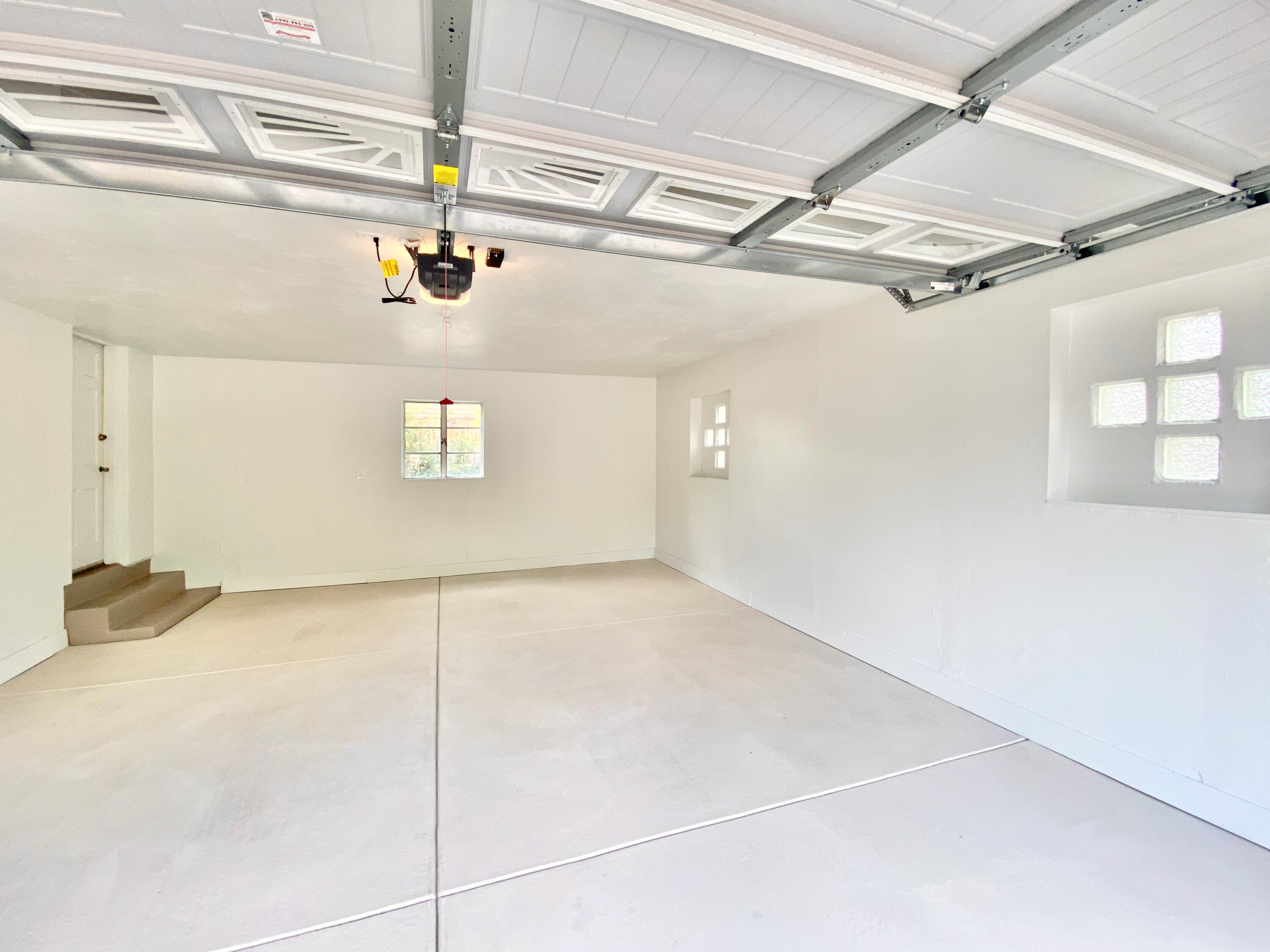 Photo 3 — 1518 Los Arboles Avenue NW