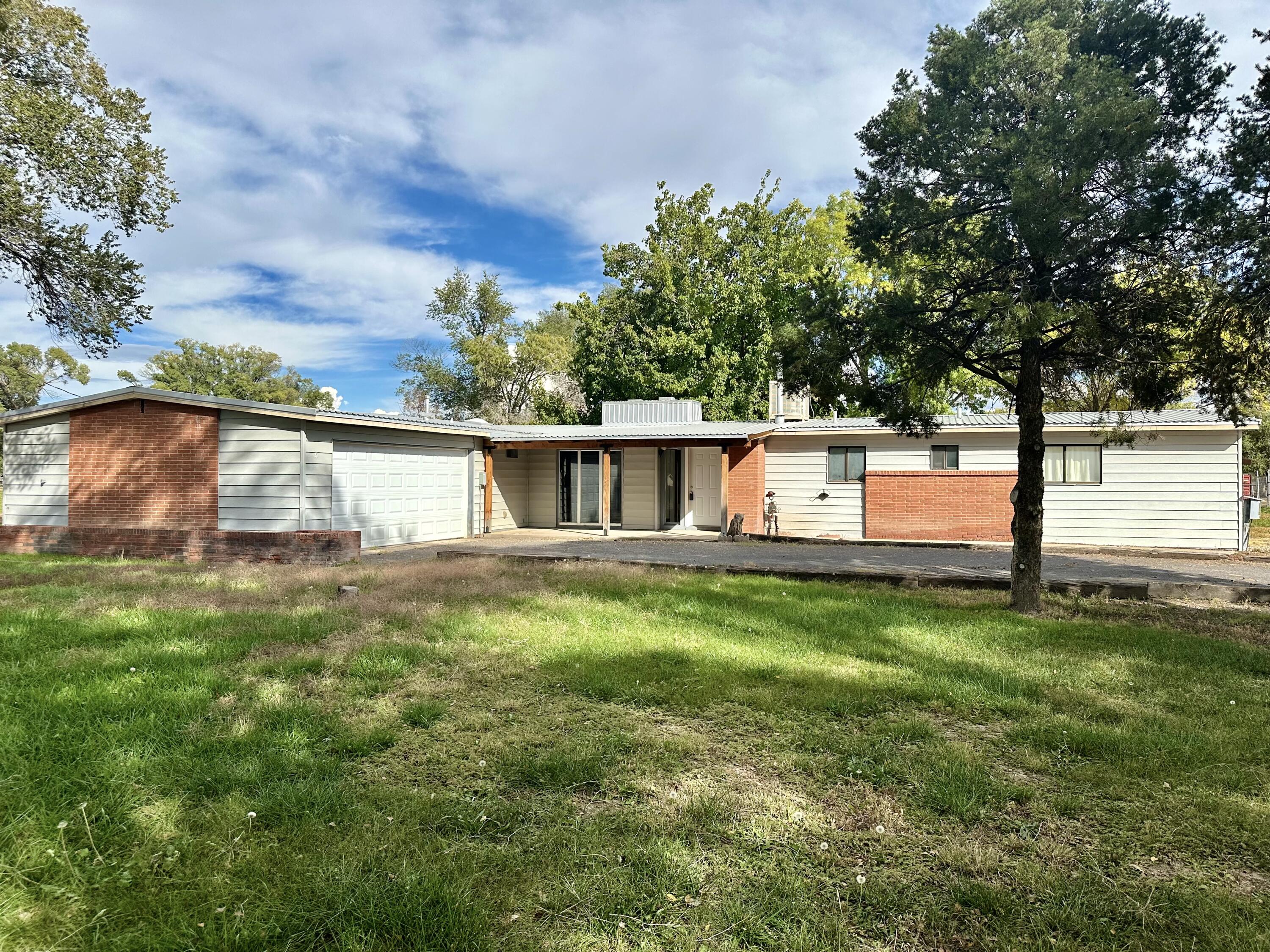 930 W Bosque Loop, Bosque Farms, NM 87068