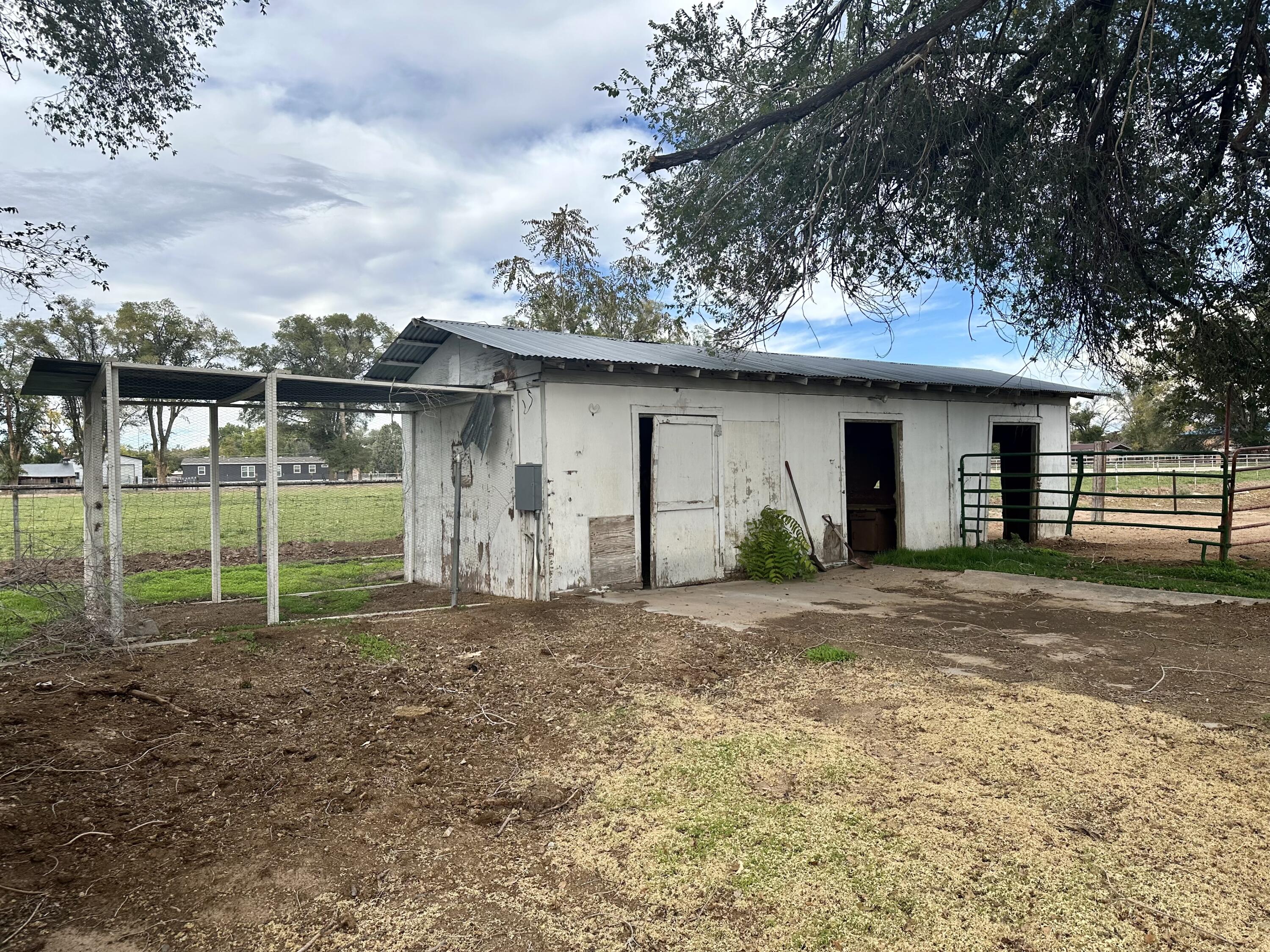 Photo 13 — 930 W Bosque Loop