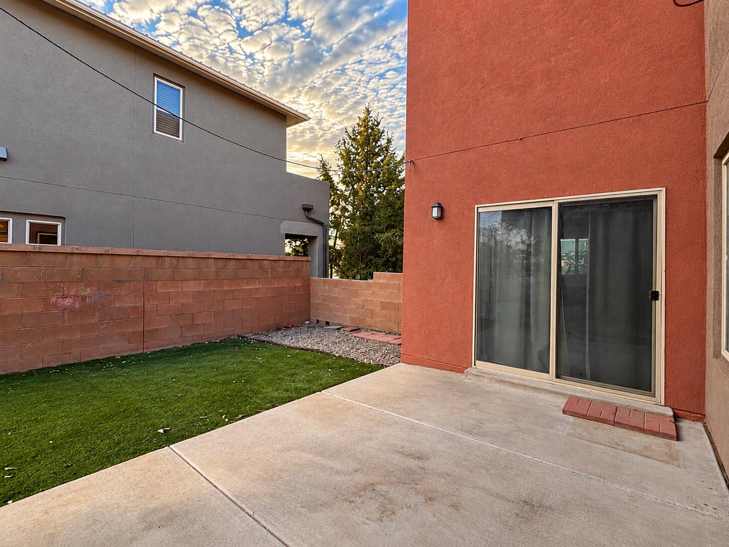 Photo 10 — 5709 University Boulevard SE