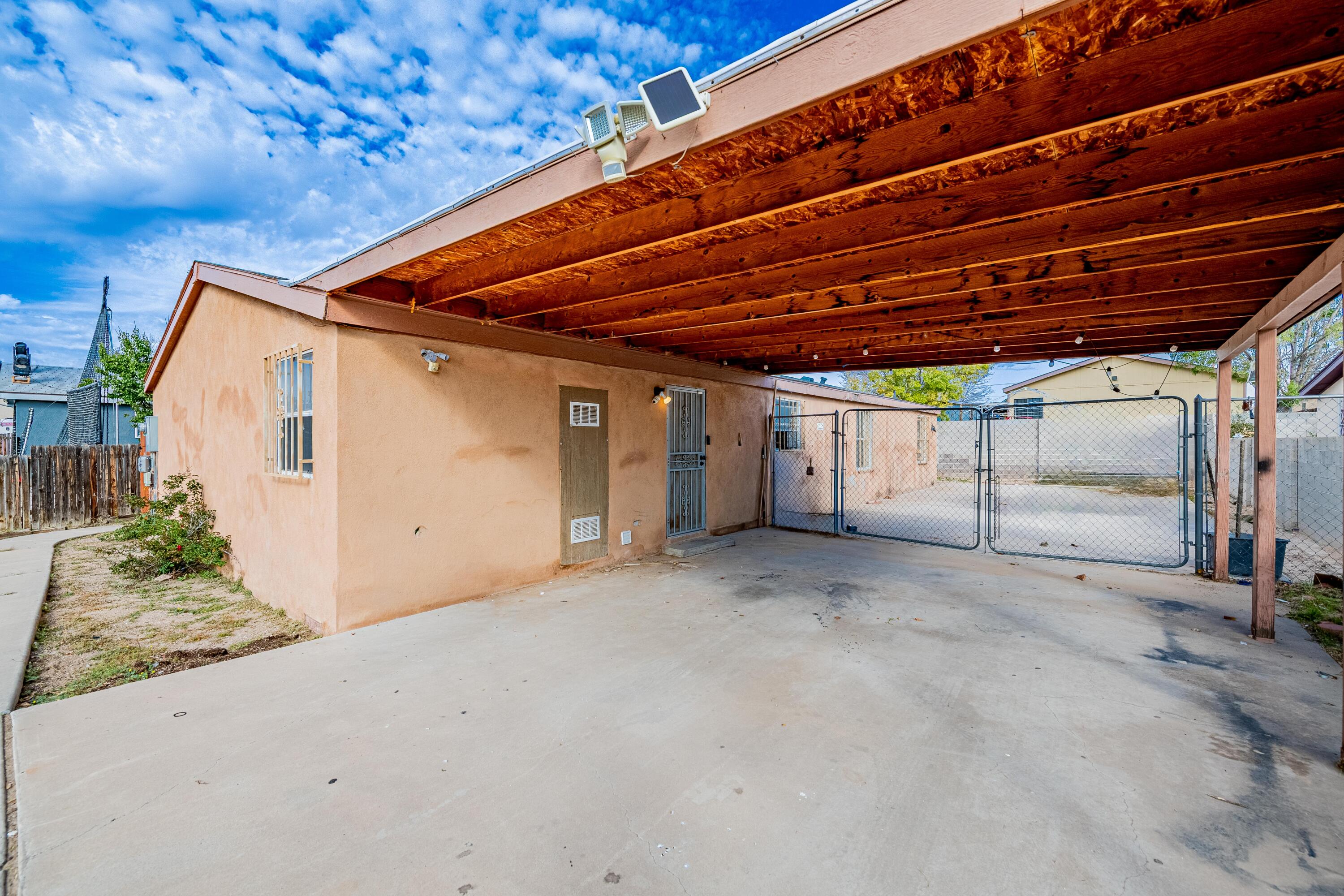 9409 Vista Del Valle Street SW
