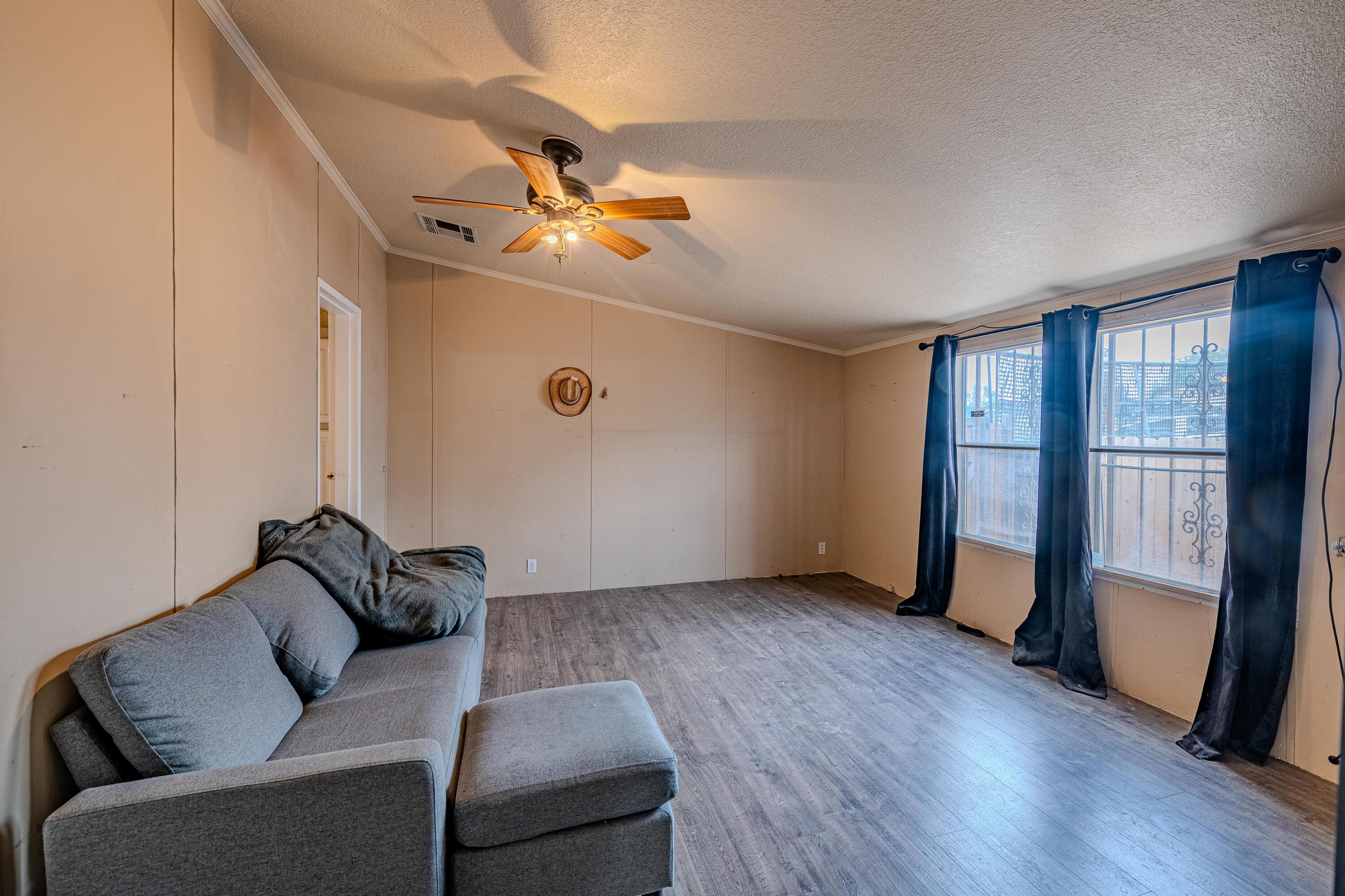 Photo 14 — 9409 Vista Del Valle Street SW