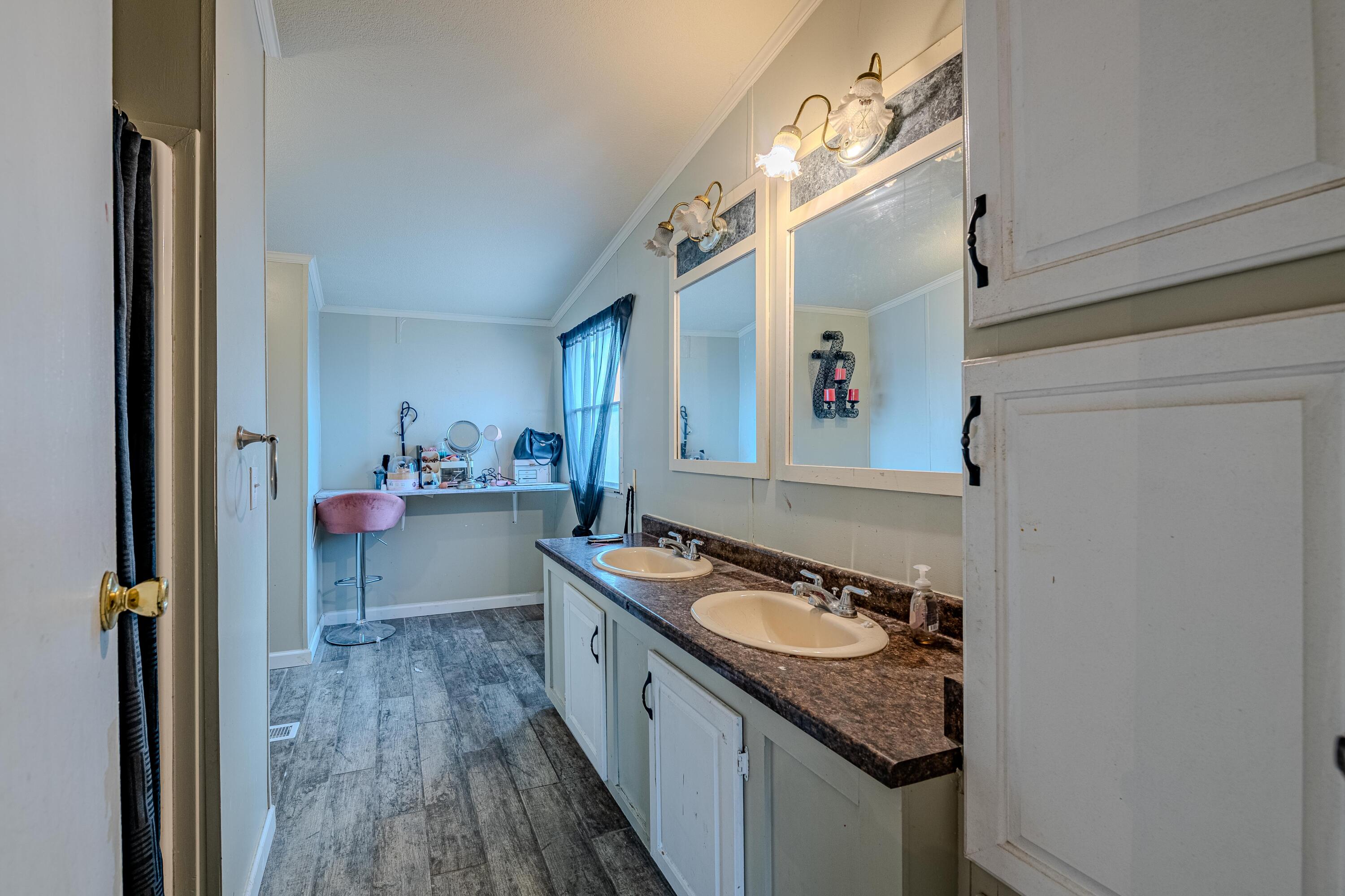 Photo 12 — 9409 Vista Del Valle Street SW