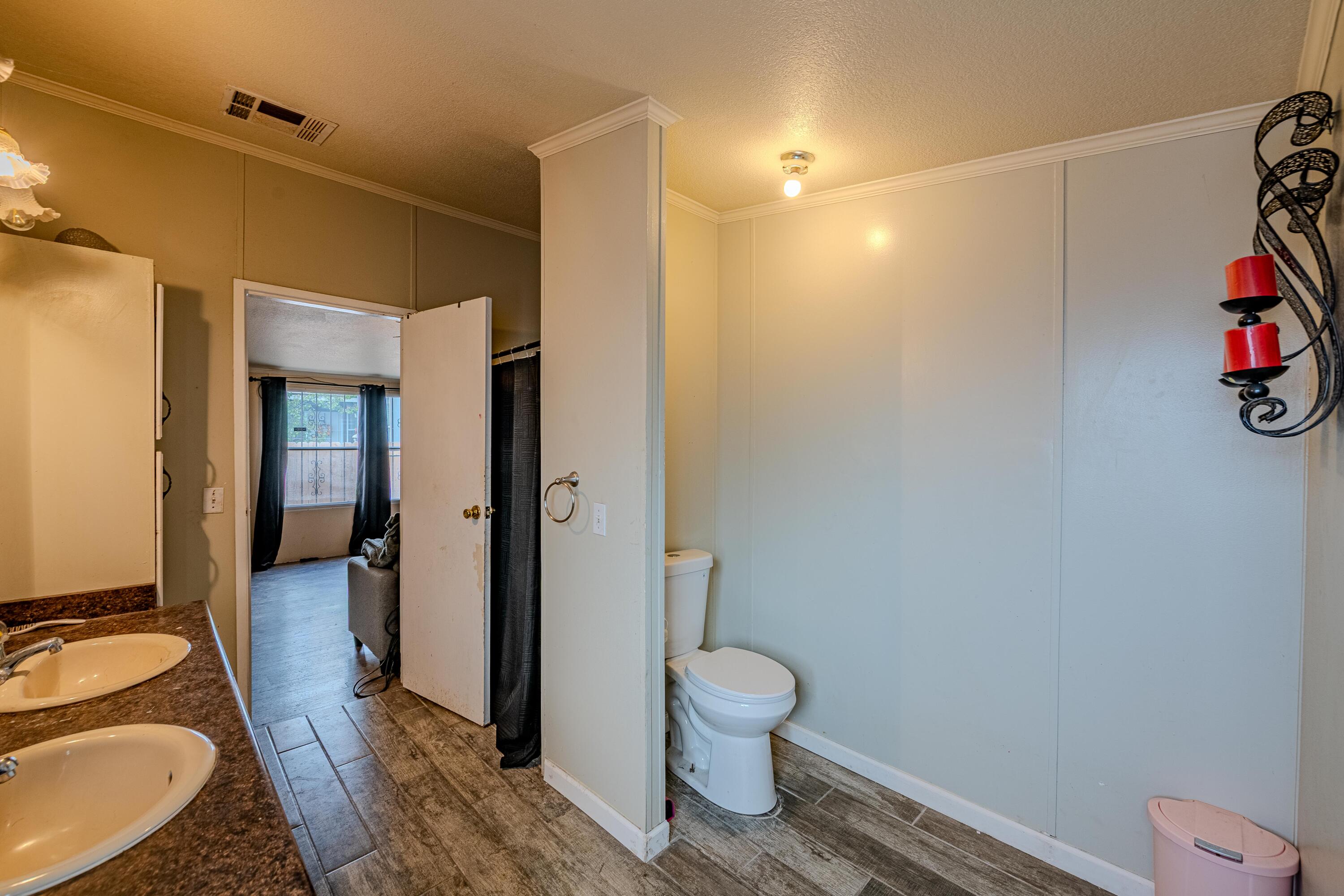 Photo 11 — 9409 Vista Del Valle Street SW
