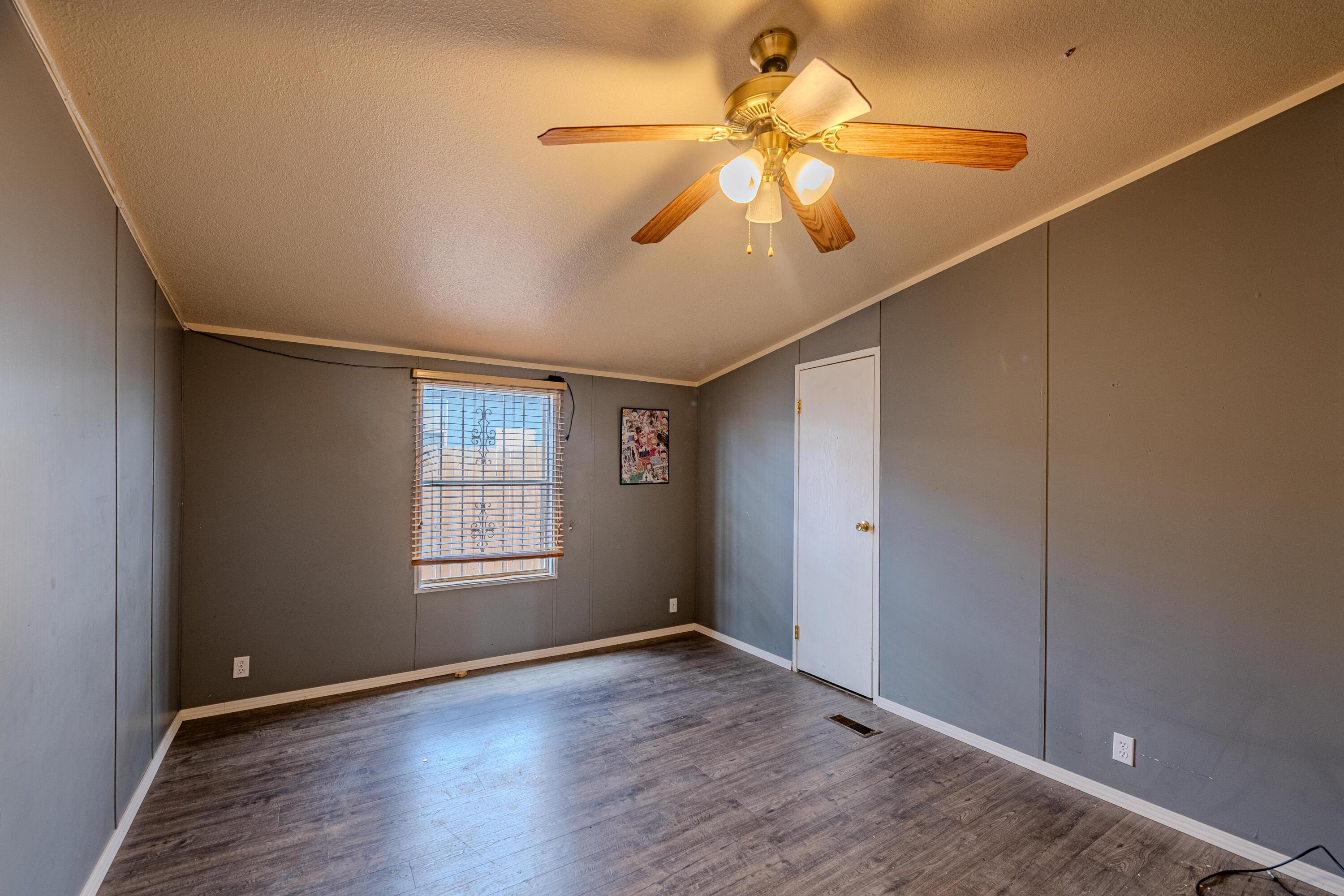 Photo 10 — 9409 Vista Del Valle Street SW