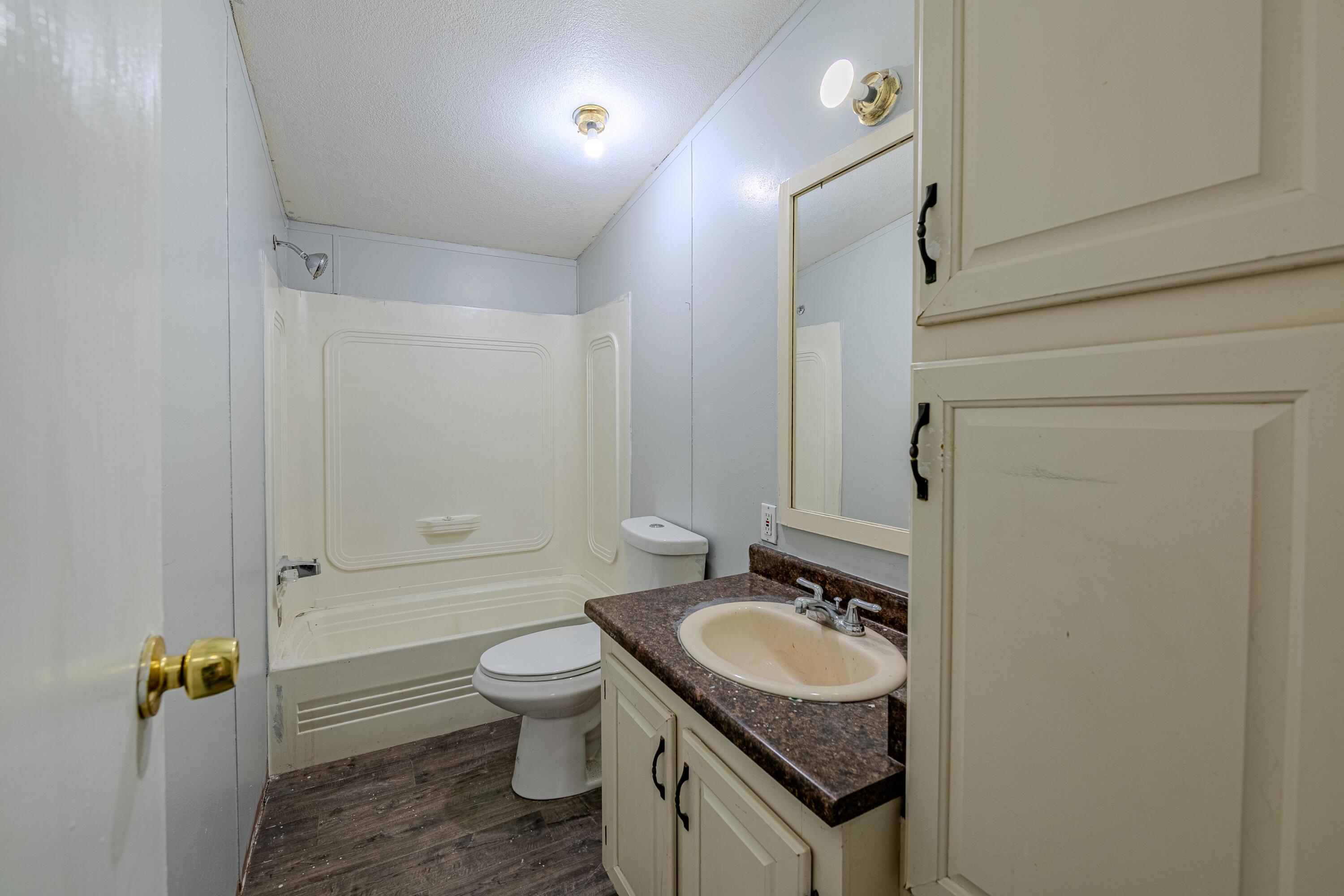 Photo 9 — 9409 Vista Del Valle Street SW