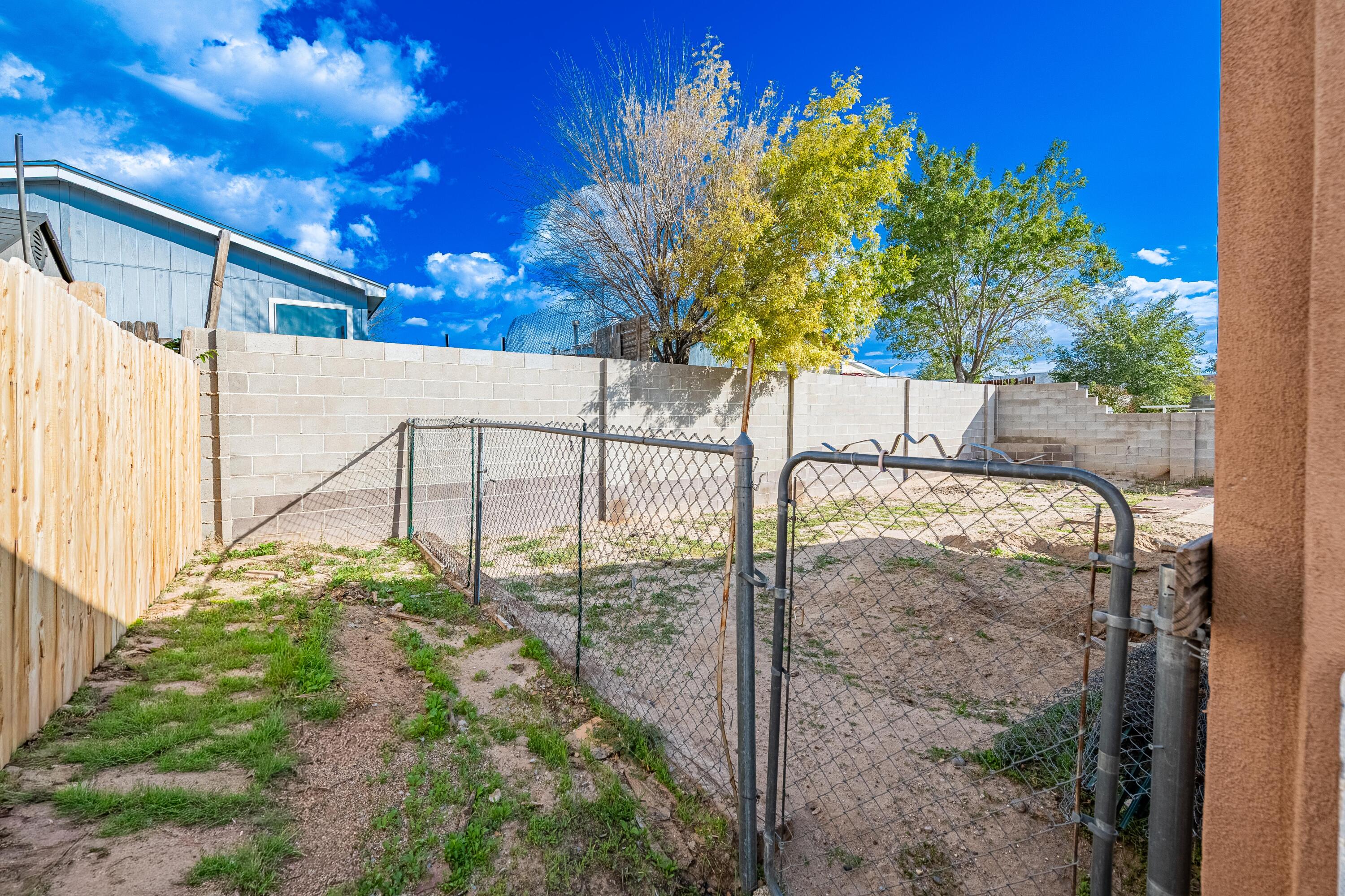 Photo 6 — 9409 Vista Del Valle Street SW
