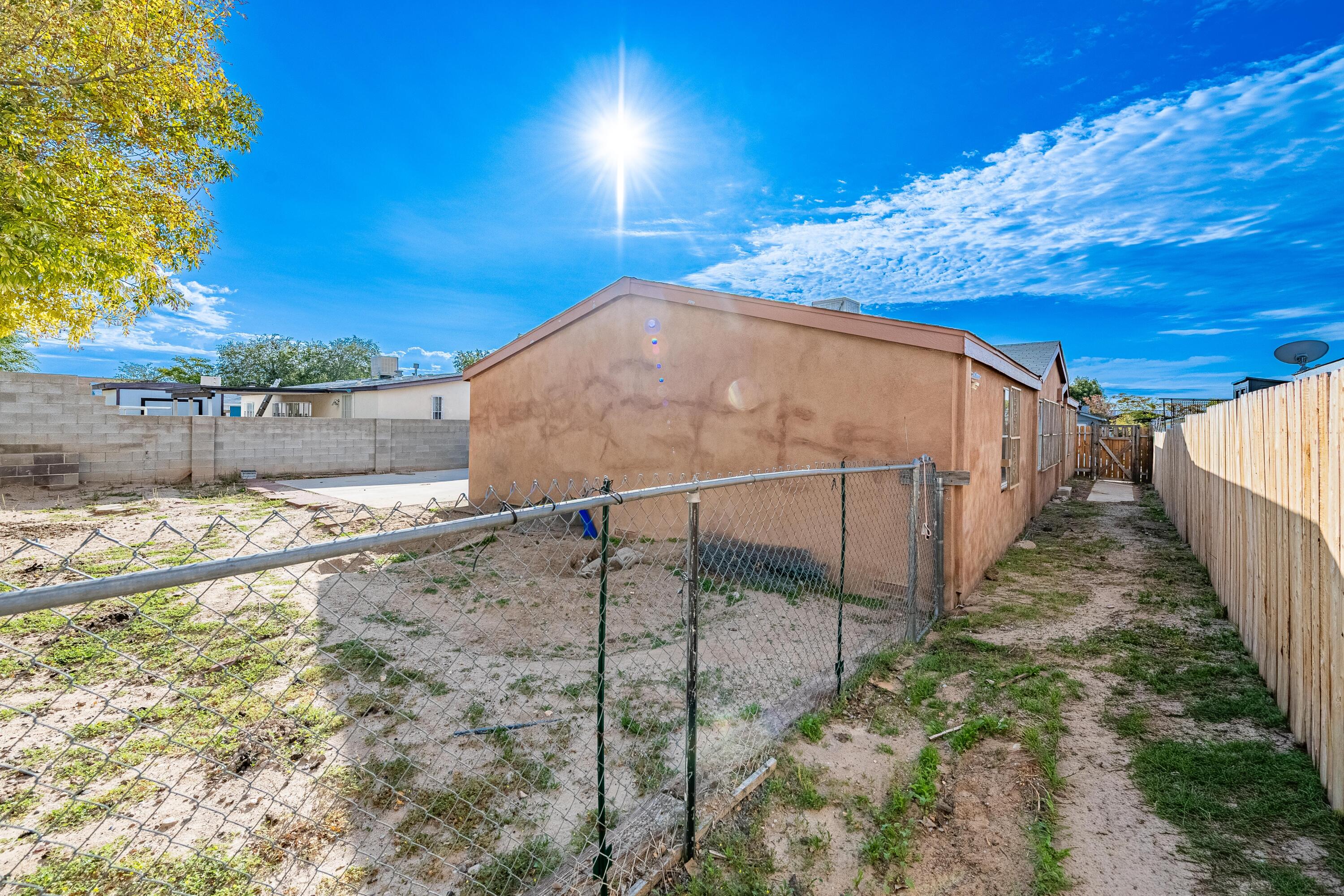 Photo 5 — 9409 Vista Del Valle Street SW