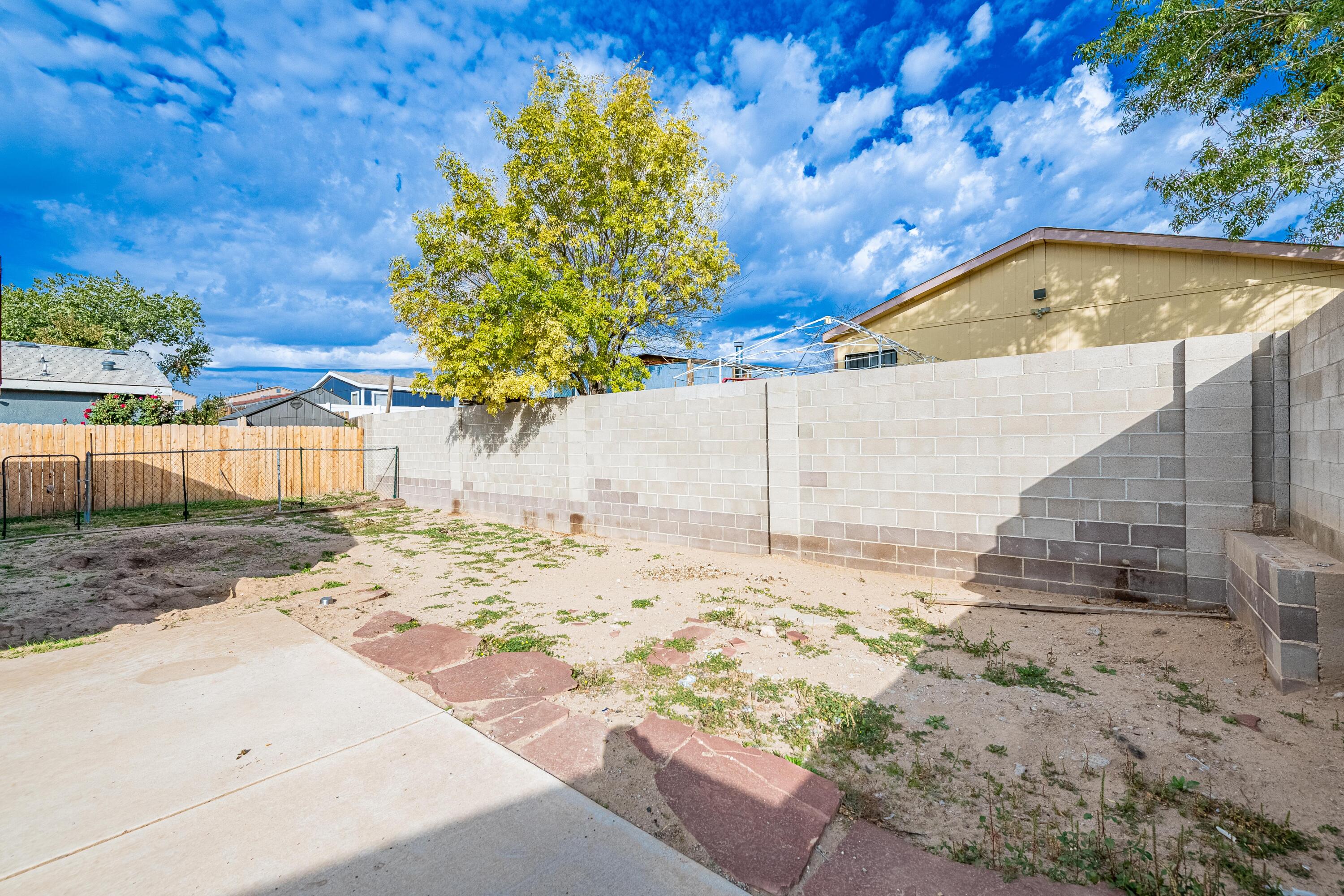 Photo 4 — 9409 Vista Del Valle Street SW