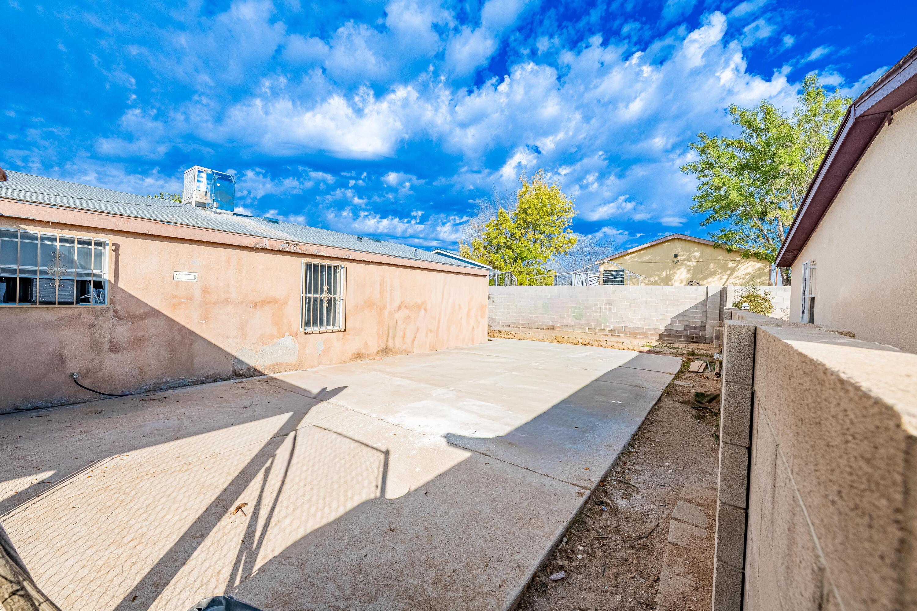 Photo 2 — 9409 Vista Del Valle Street SW