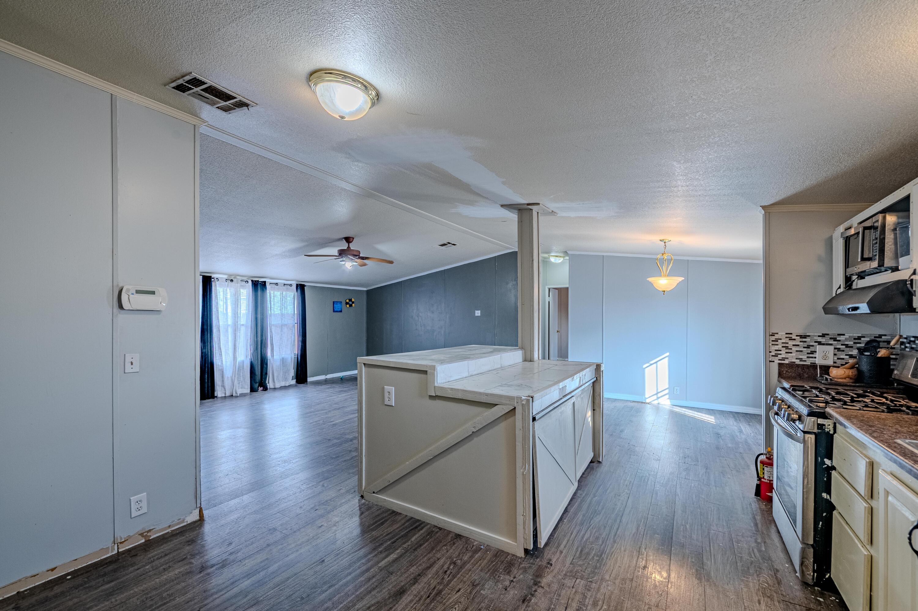 Photo 18 — 9409 Vista Del Valle Street SW