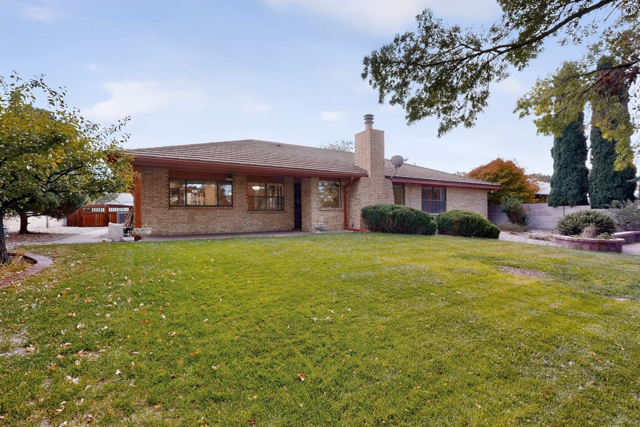 Photo 12 — 6105 Padre Court NE