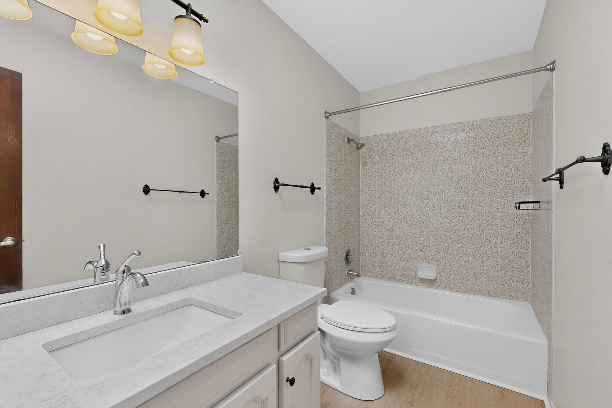 Photo 4 — 785 Tramway Lane NE # 4B