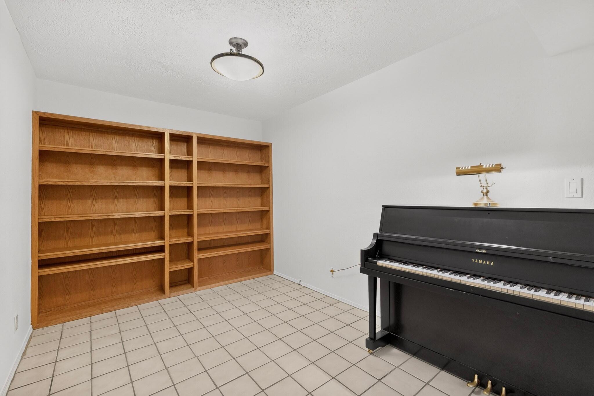 Photo 9 — 785 Tramway Lane NE # 4B