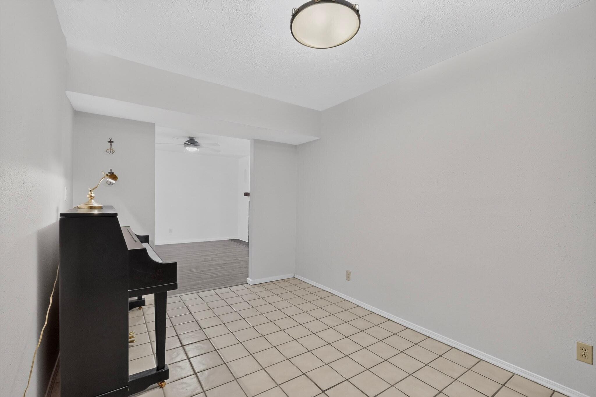 Photo 10 — 785 Tramway Lane NE # 4B