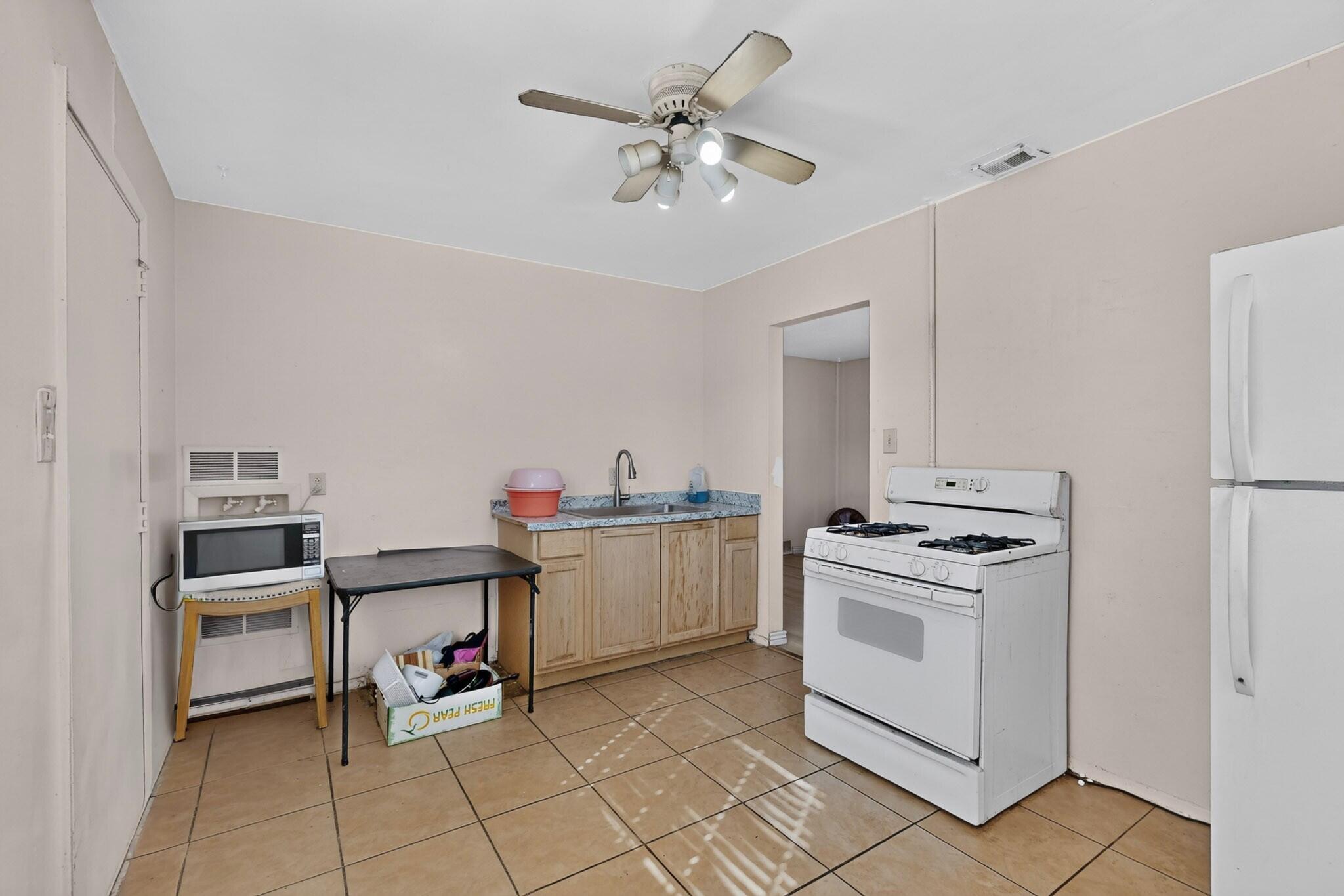 Photo 12 — 601 Espanola Street SE