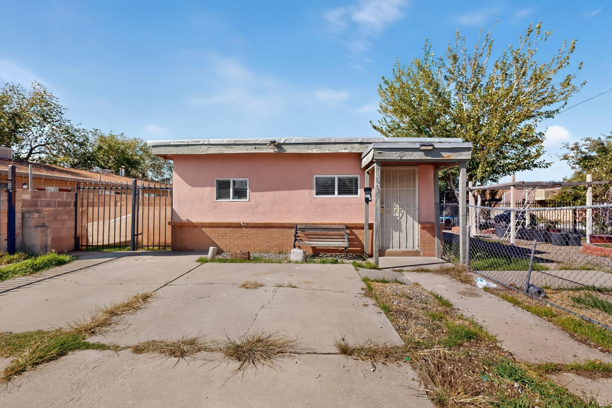Photo 11 — 601 Espanola Street SE