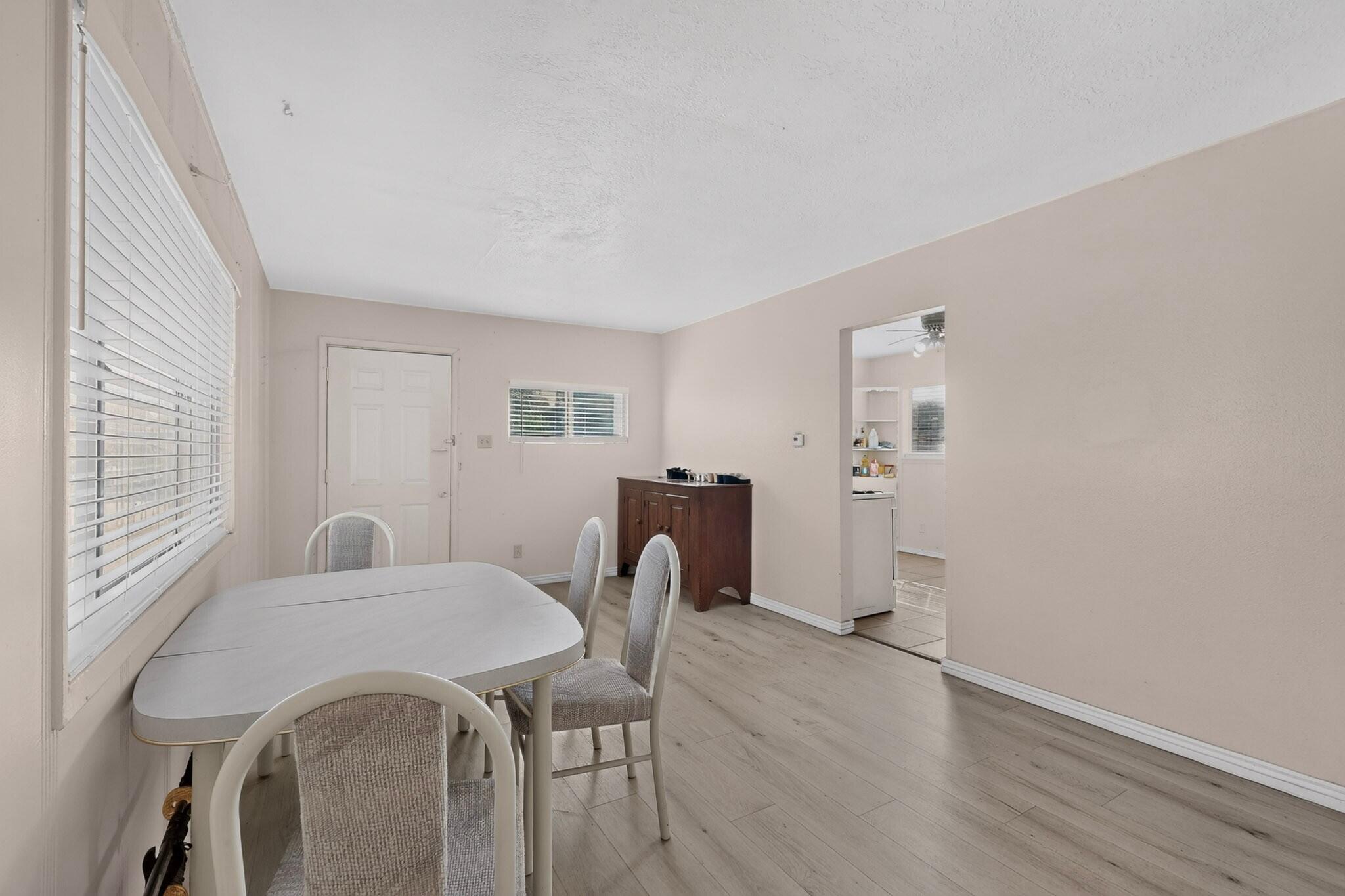 Photo 9 — 601 Espanola Street SE