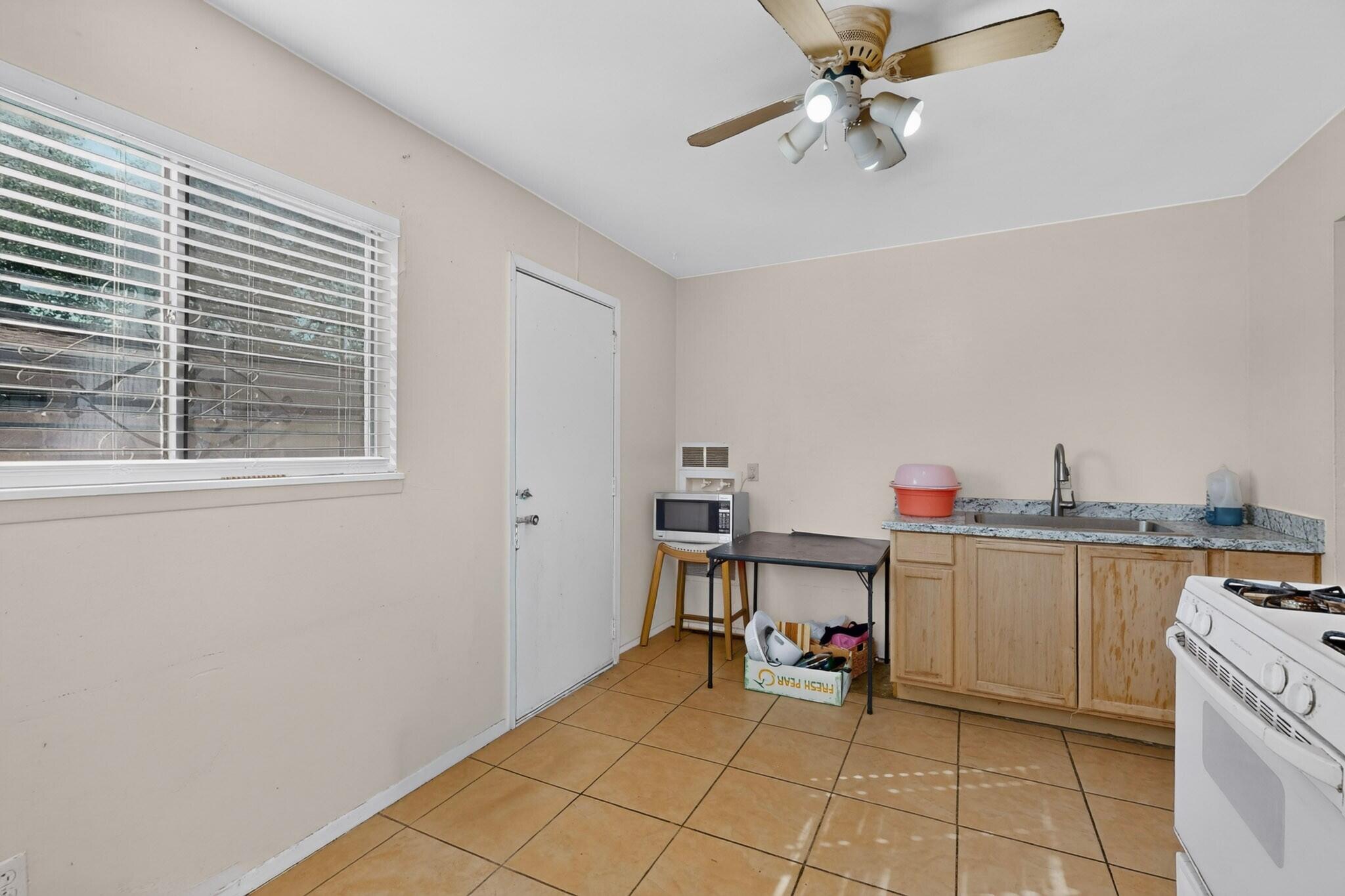 Photo 6 — 601 Espanola Street SE