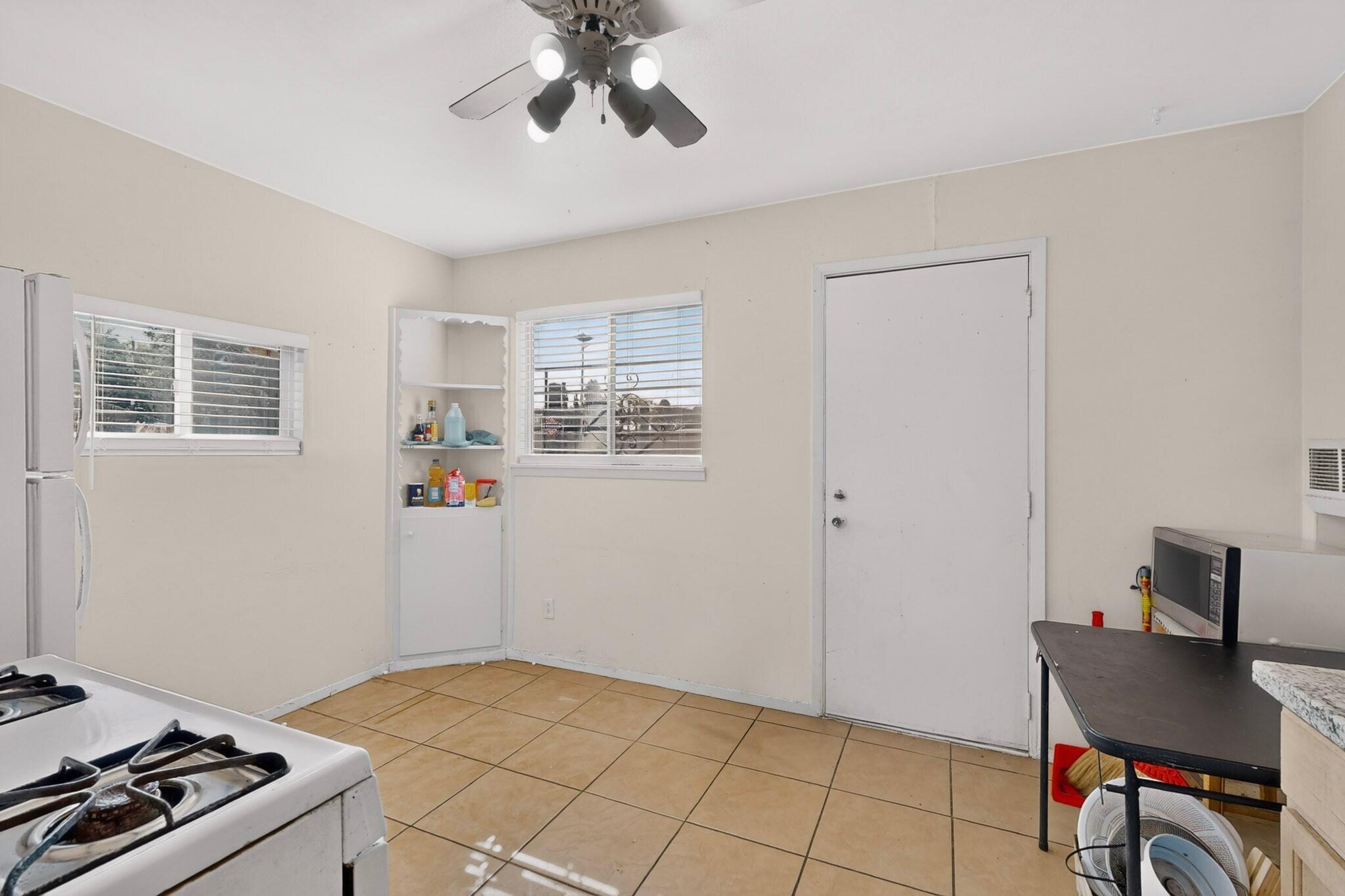 Photo 5 — 601 Espanola Street SE