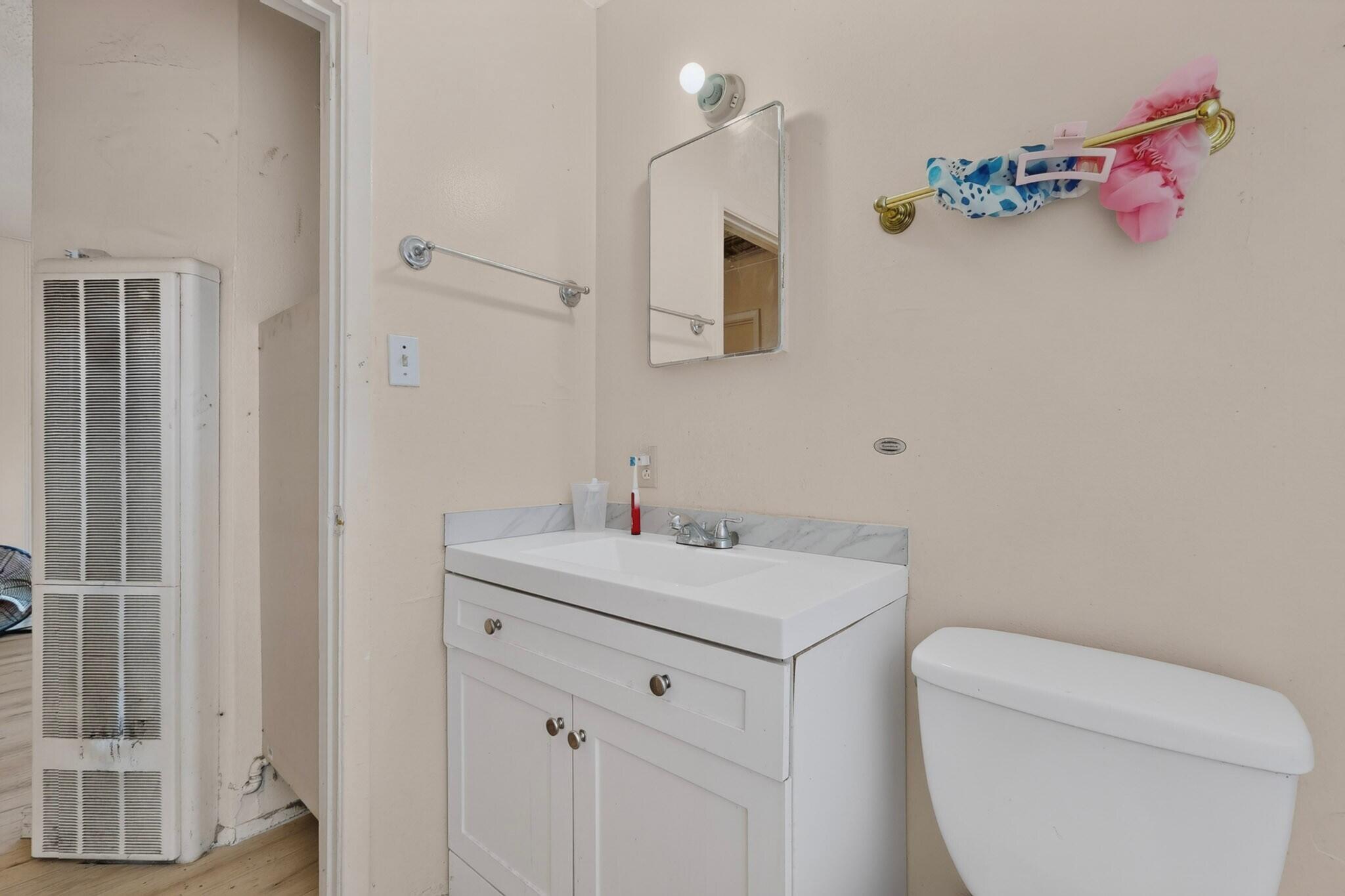 Photo 4 — 601 Espanola Street SE