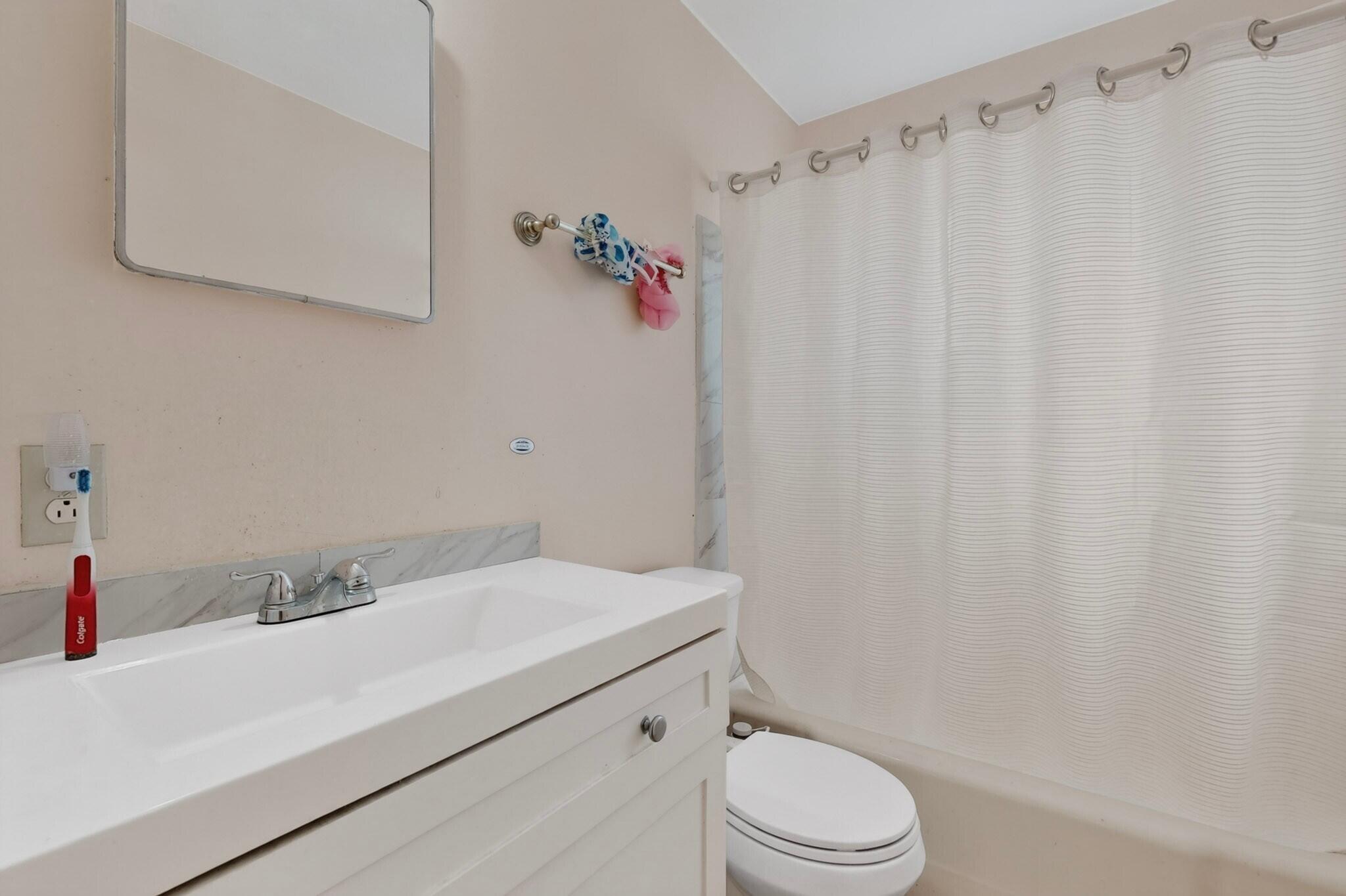 Photo 3 — 601 Espanola Street SE