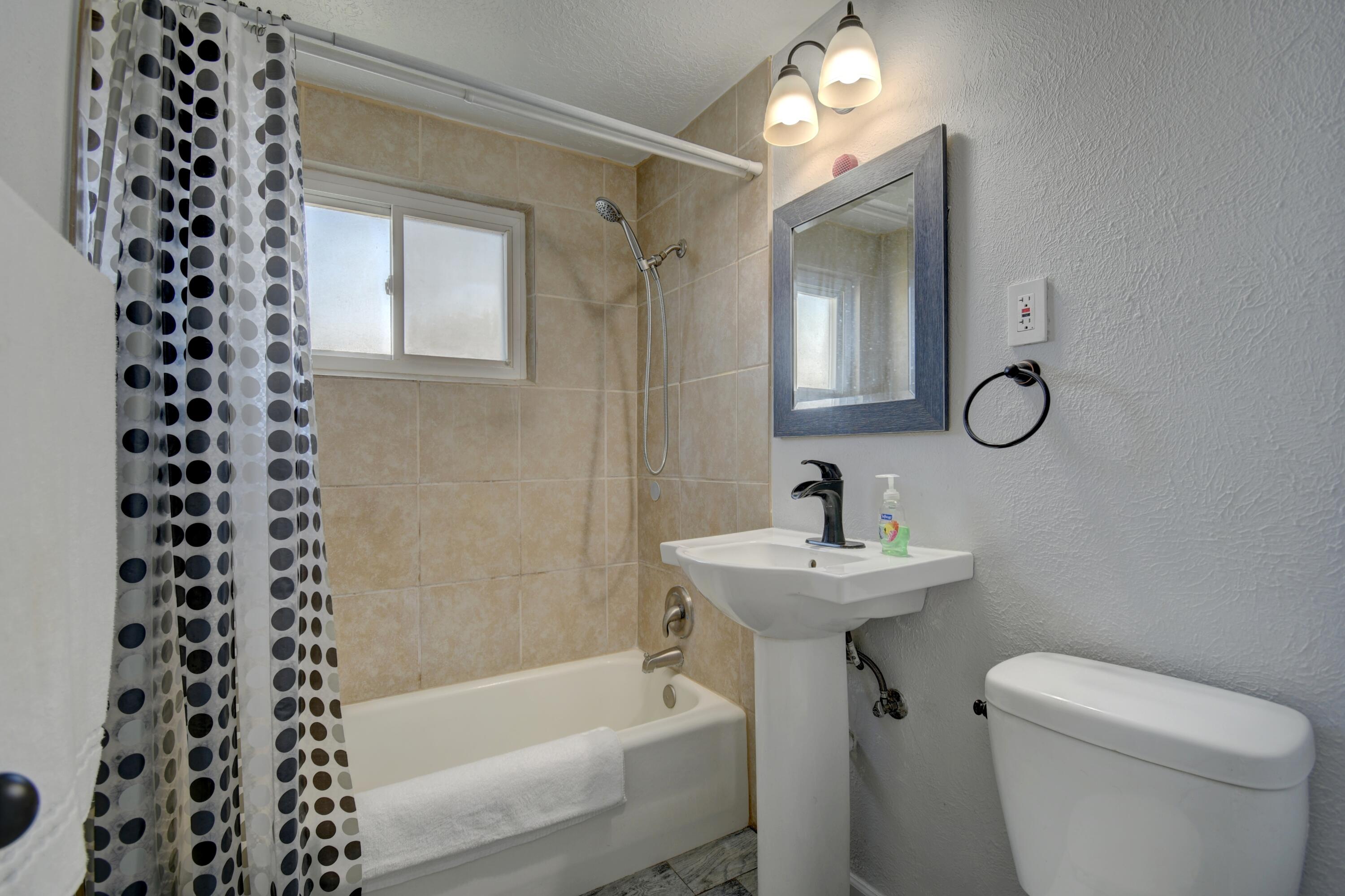 Photo 5 — 1133 McKee Drive NE