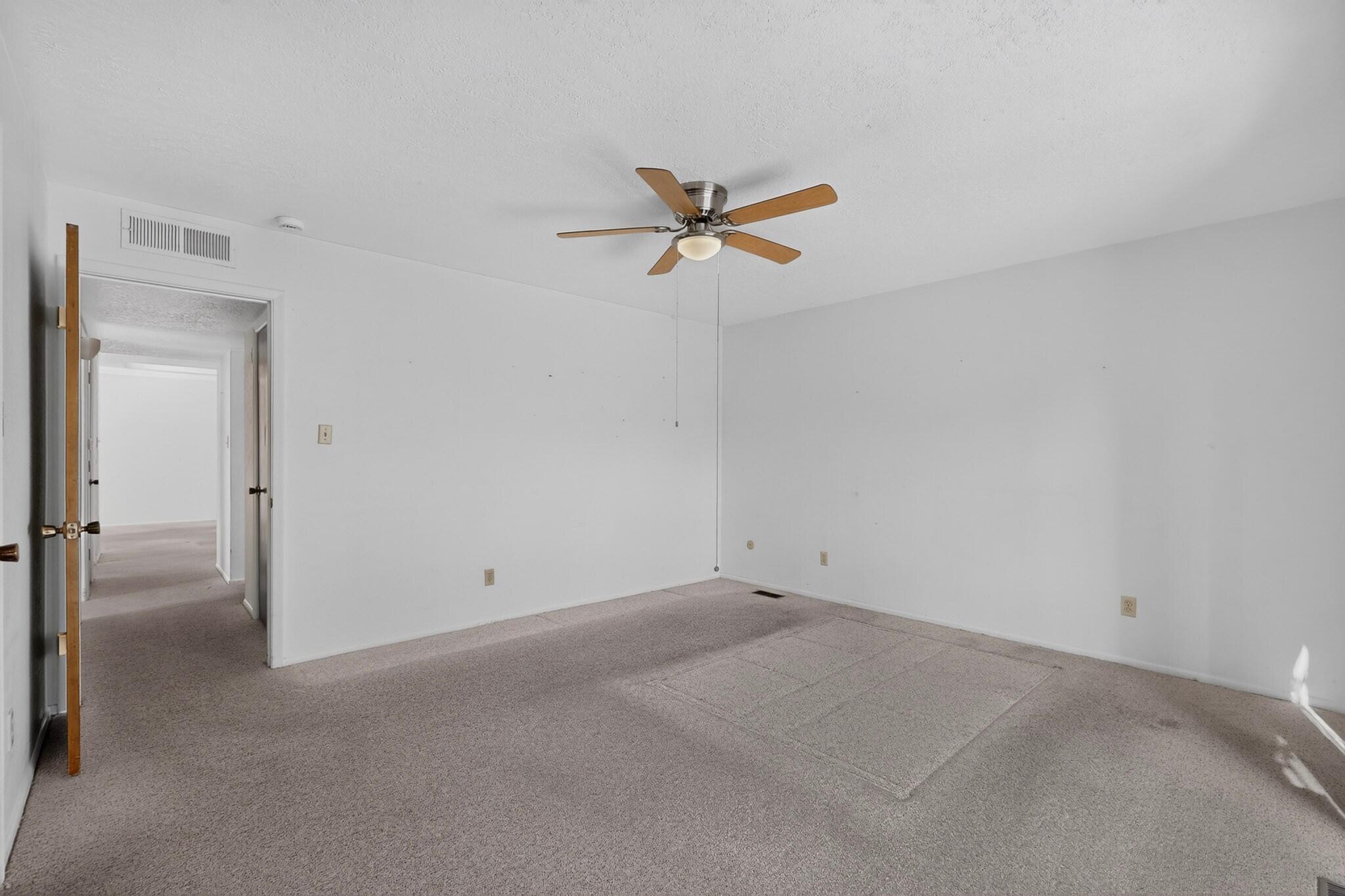 Photo 17 — 600 Ortiz Drive NE