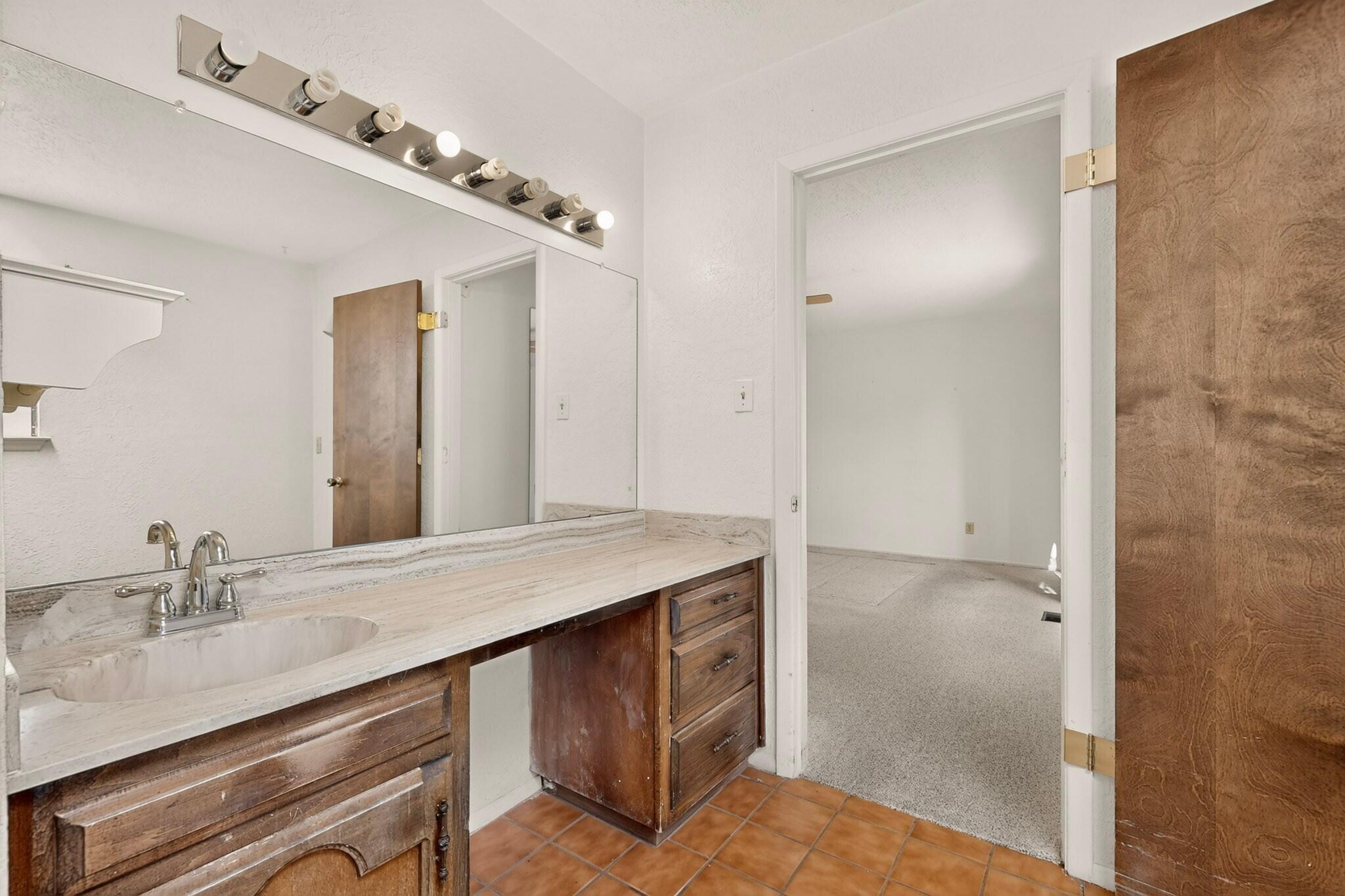 Photo 19 — 600 Ortiz Drive NE