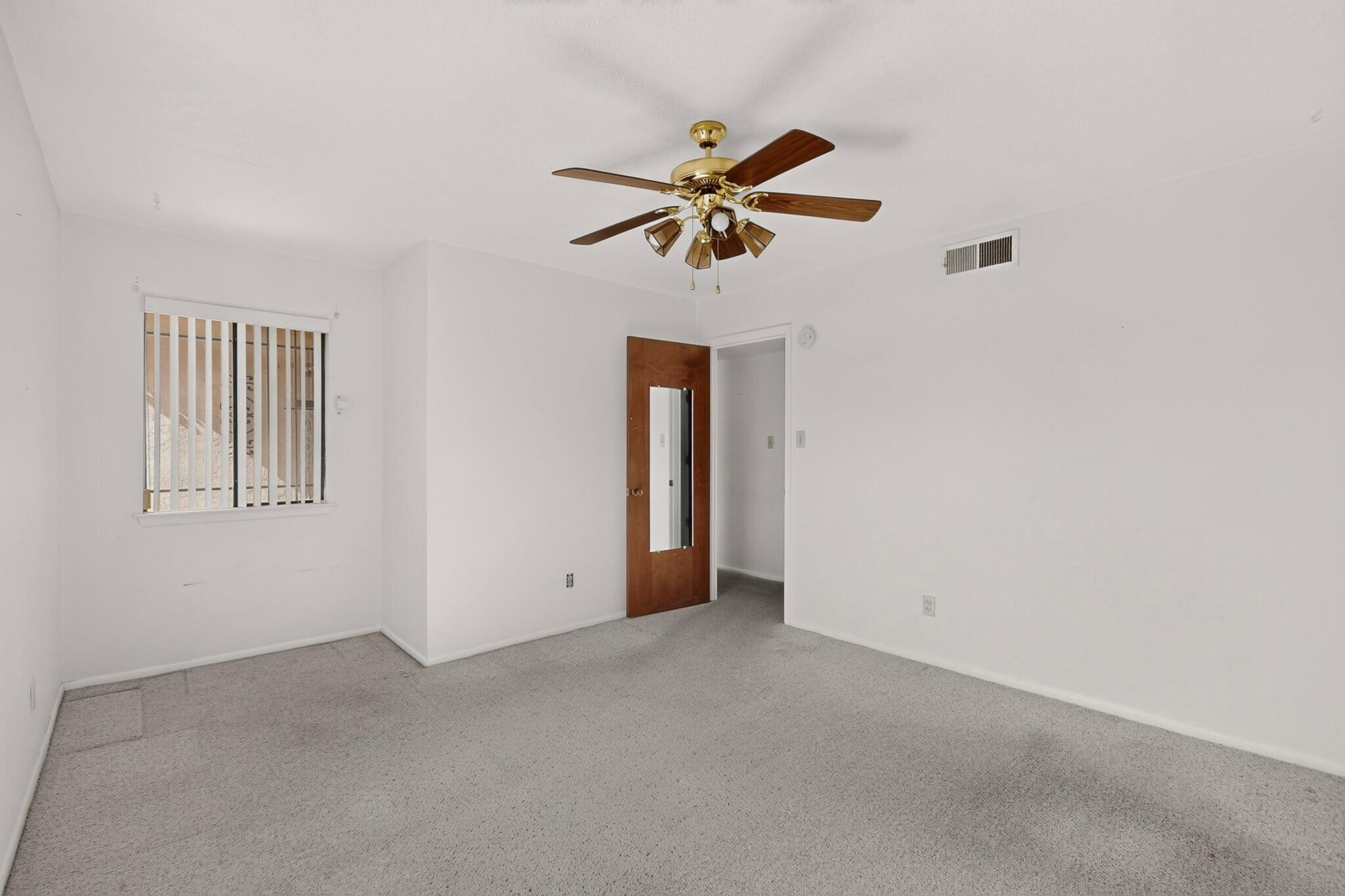 Photo 3 — 600 Ortiz Drive NE