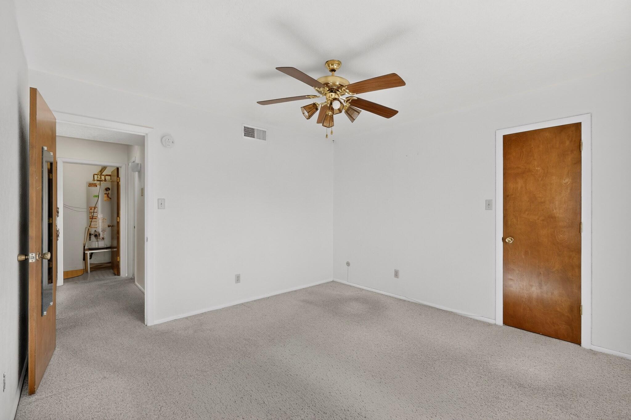 Photo 4 — 600 Ortiz Drive NE