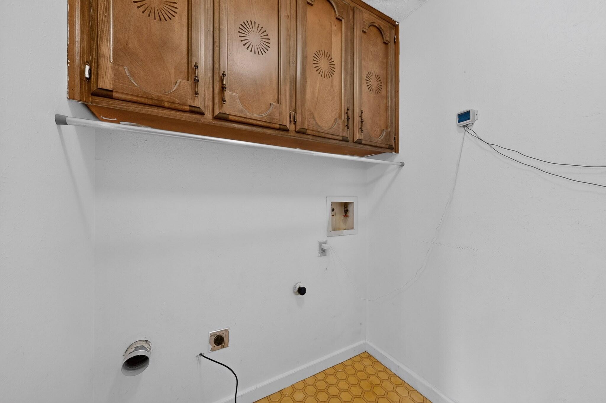 Photo 6 — 600 Ortiz Drive NE