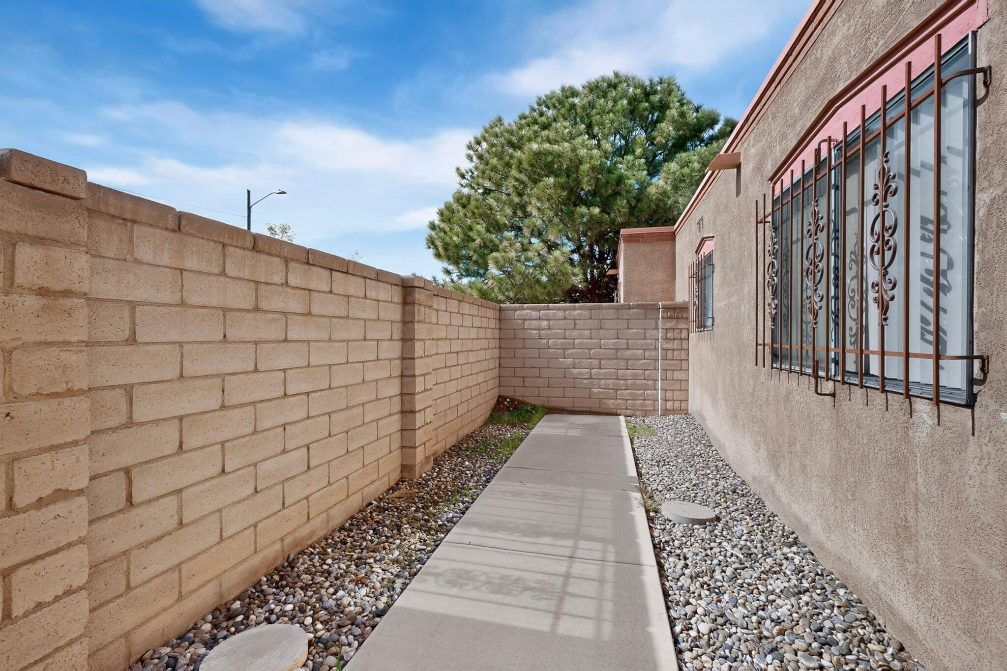 Photo 10 — 600 Ortiz Drive NE