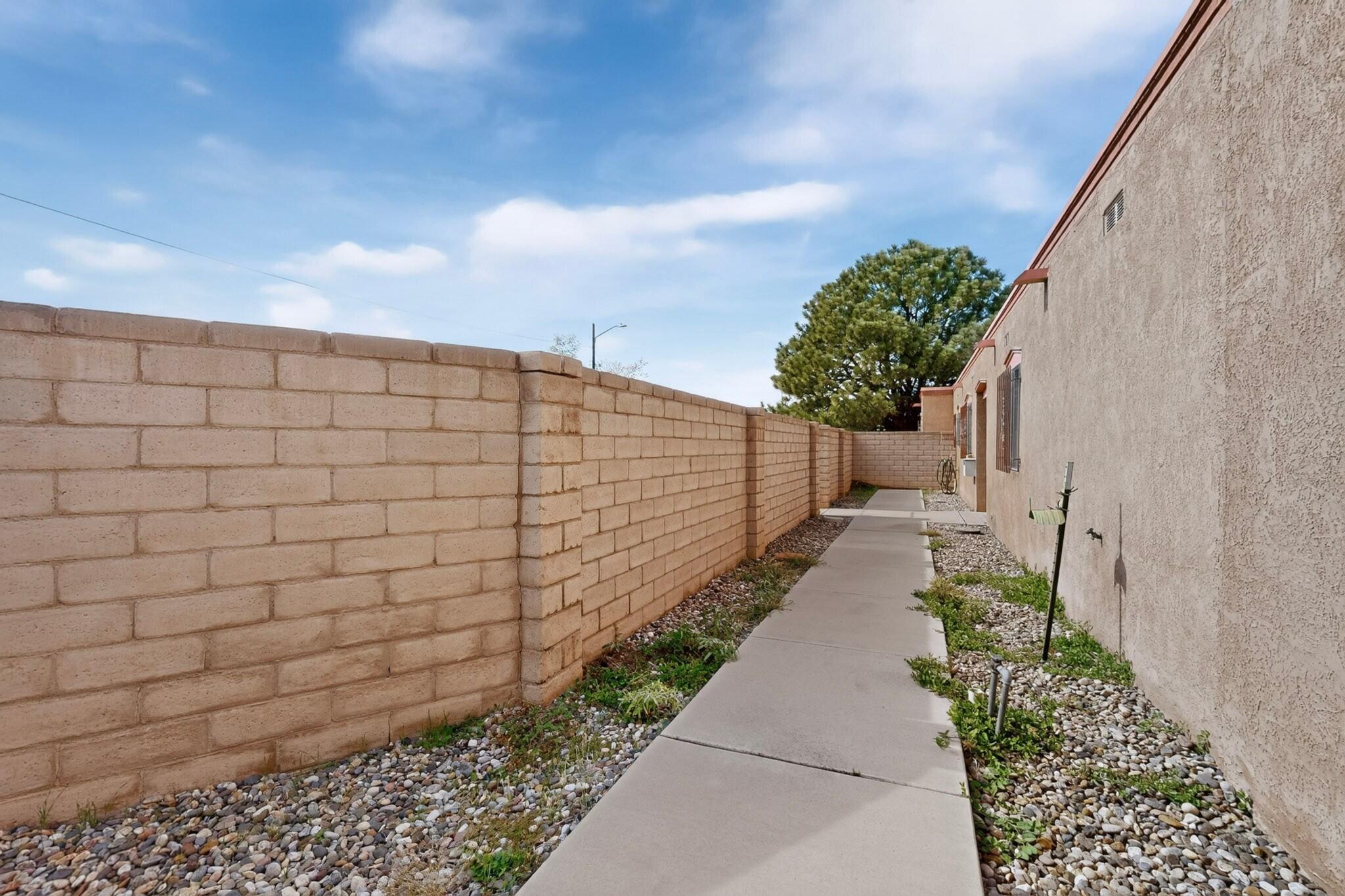 Photo 12 — 600 Ortiz Drive NE