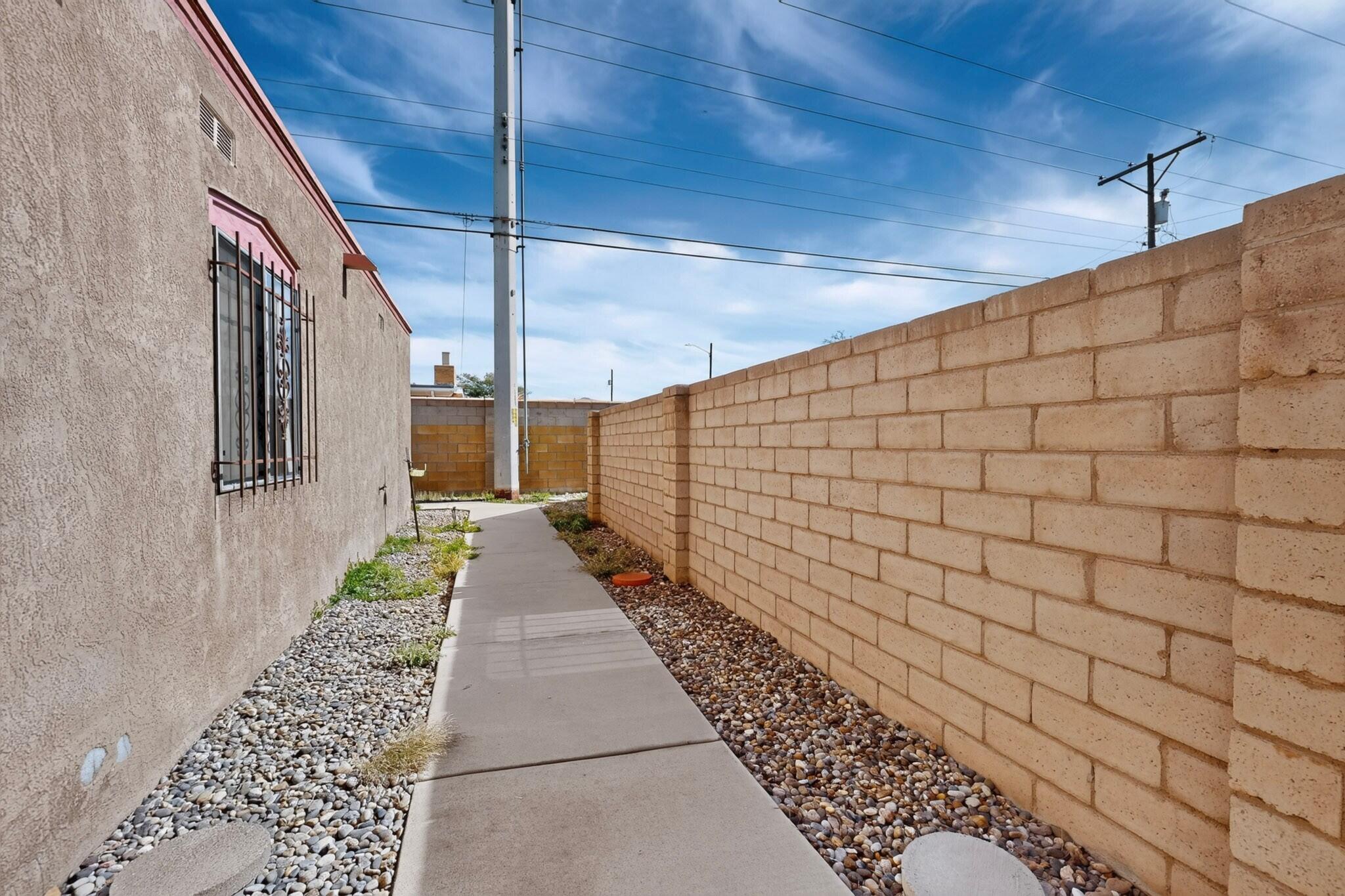 Photo 13 — 600 Ortiz Drive NE