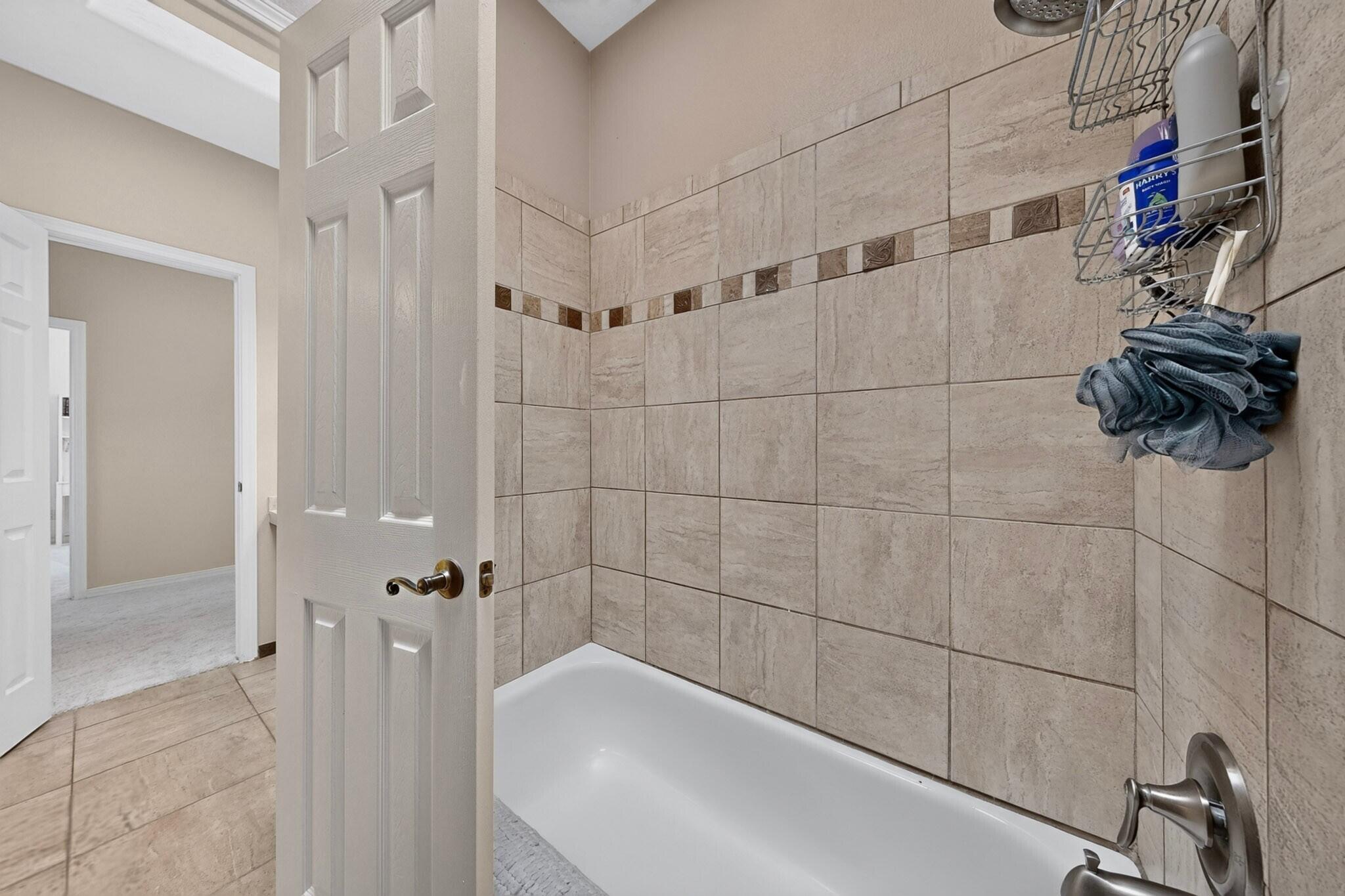 Photo 14 — 9109 Santa Lucia Avenue NE