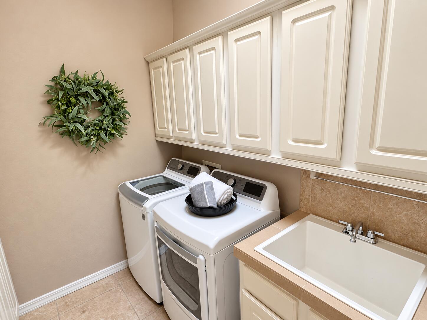Photo 5 — 8847 Desert Finch Lane NE