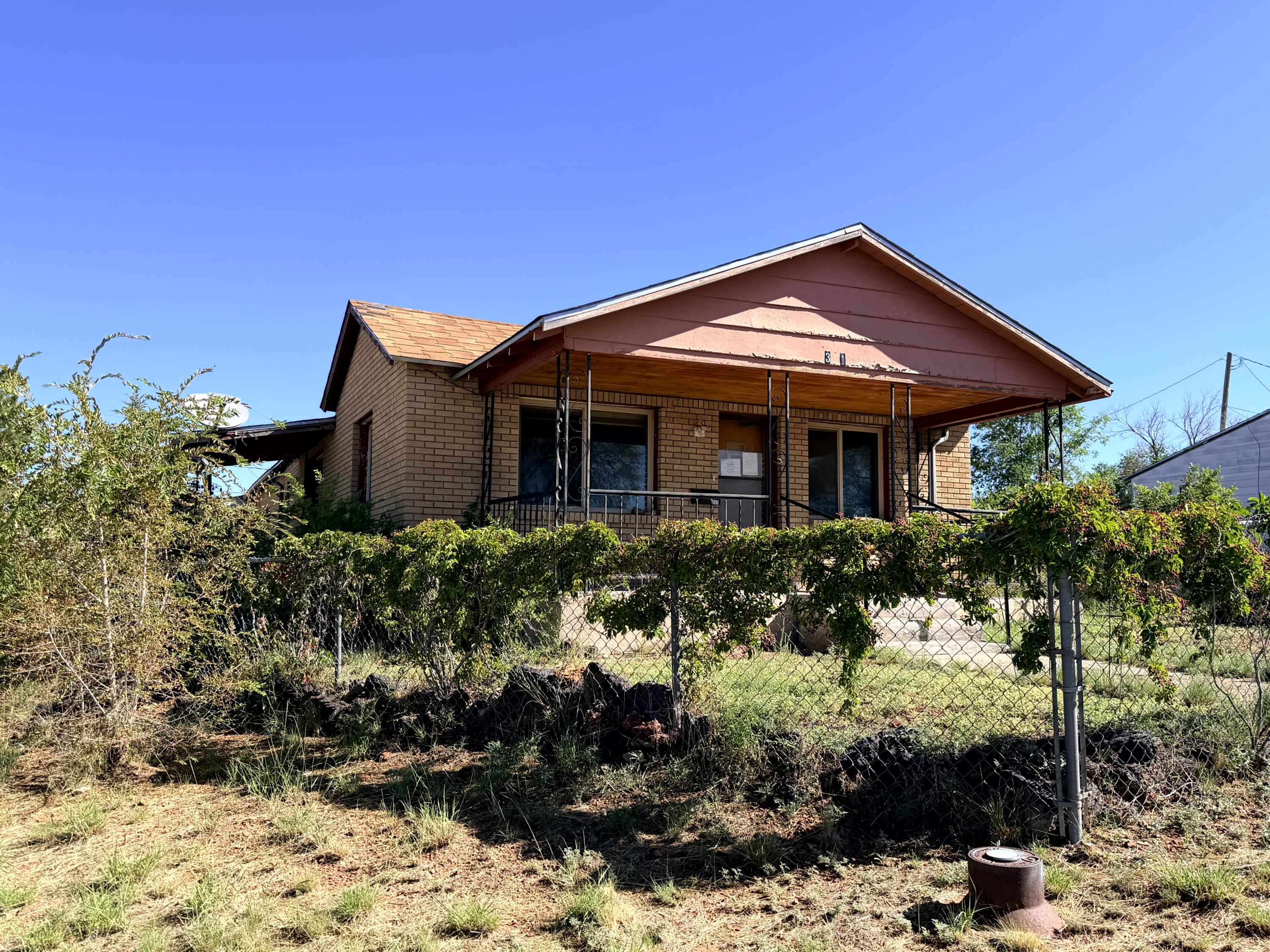 301 E Adams Avenue, Gallup, NM 87301