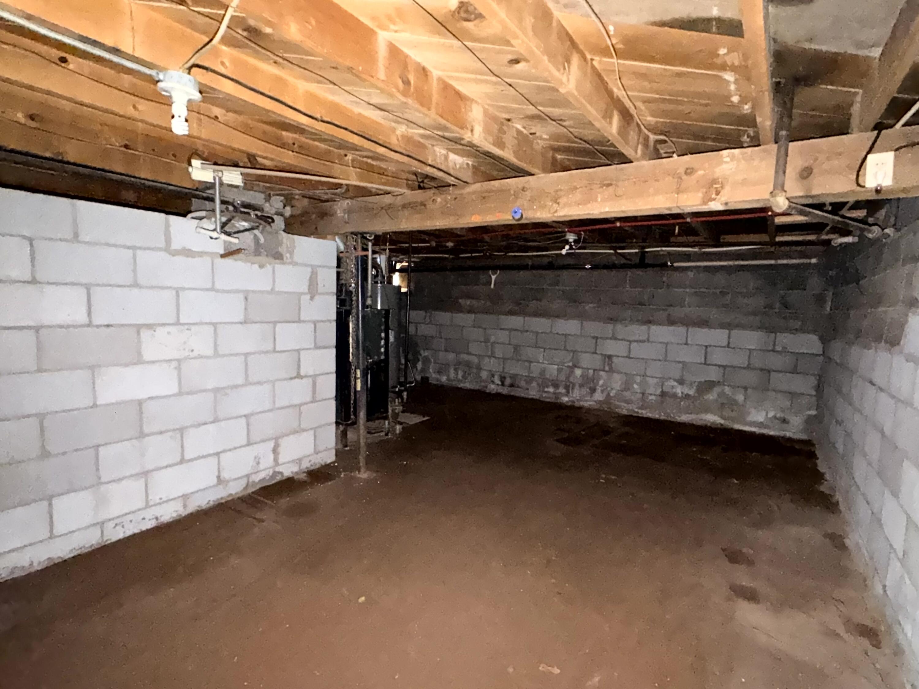 Photo 3 — 301 E Adams Avenue