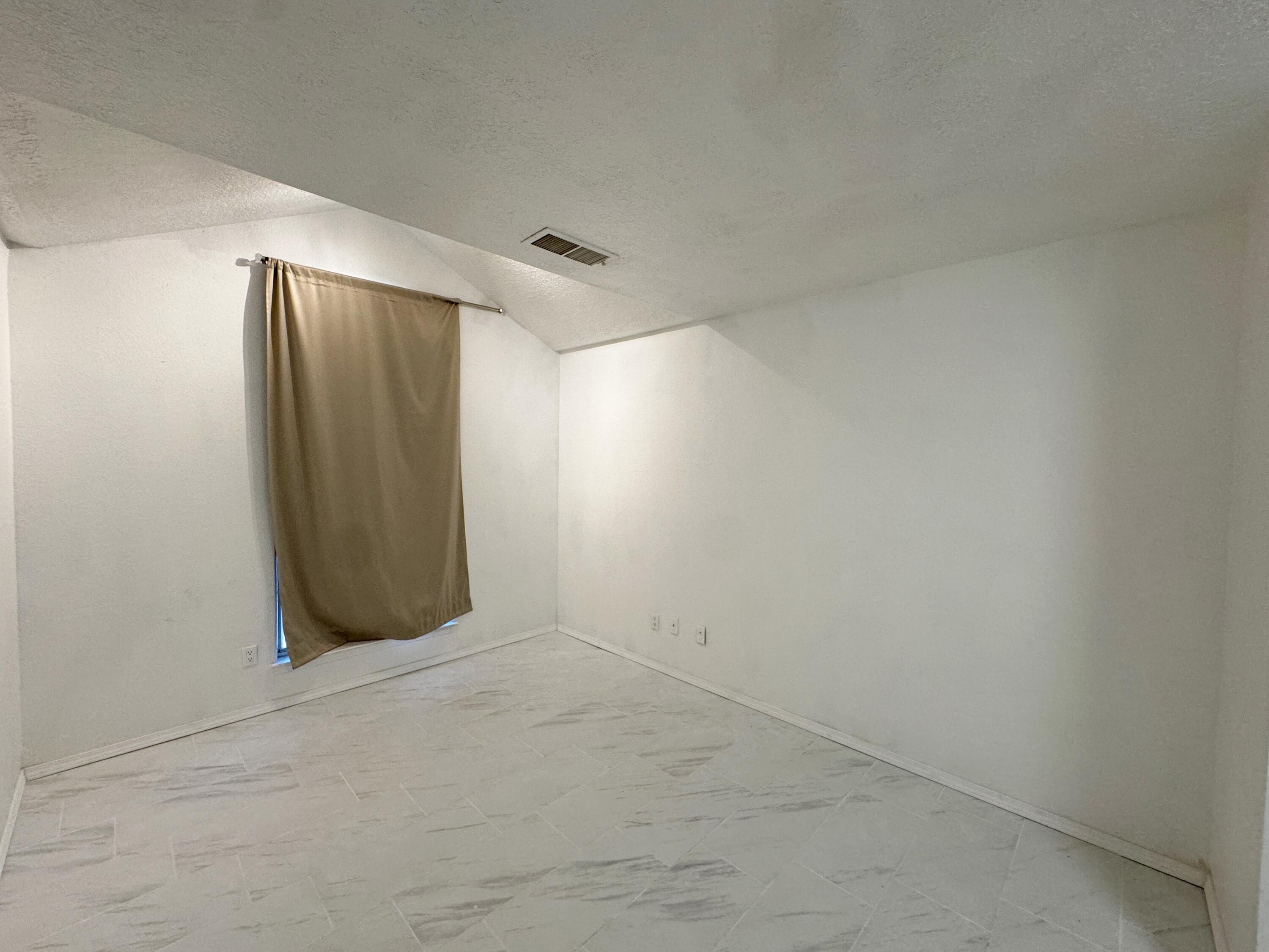 Photo 19 — 8704 Oakcrest Place NW