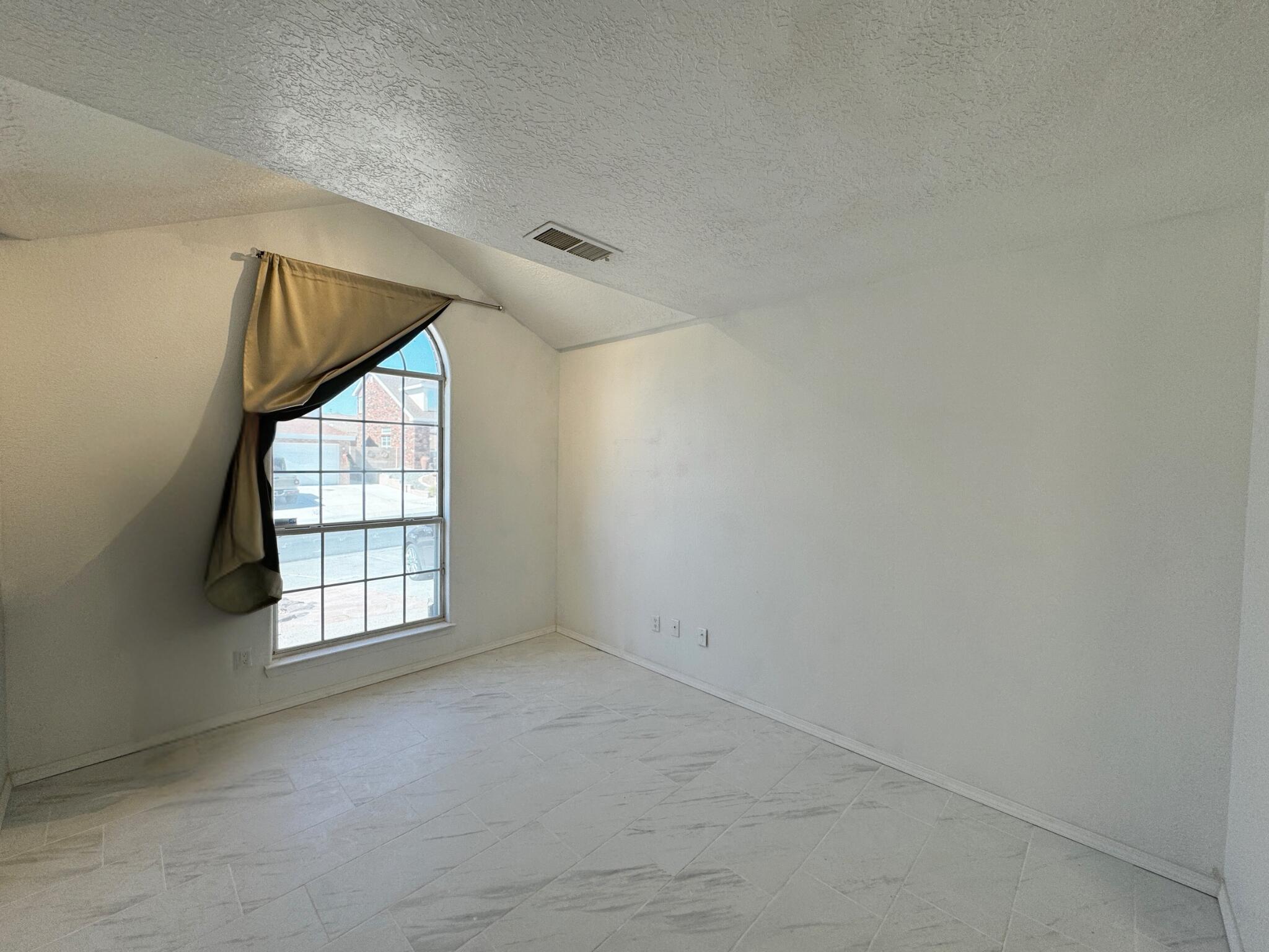 Photo 18 — 8704 Oakcrest Place NW