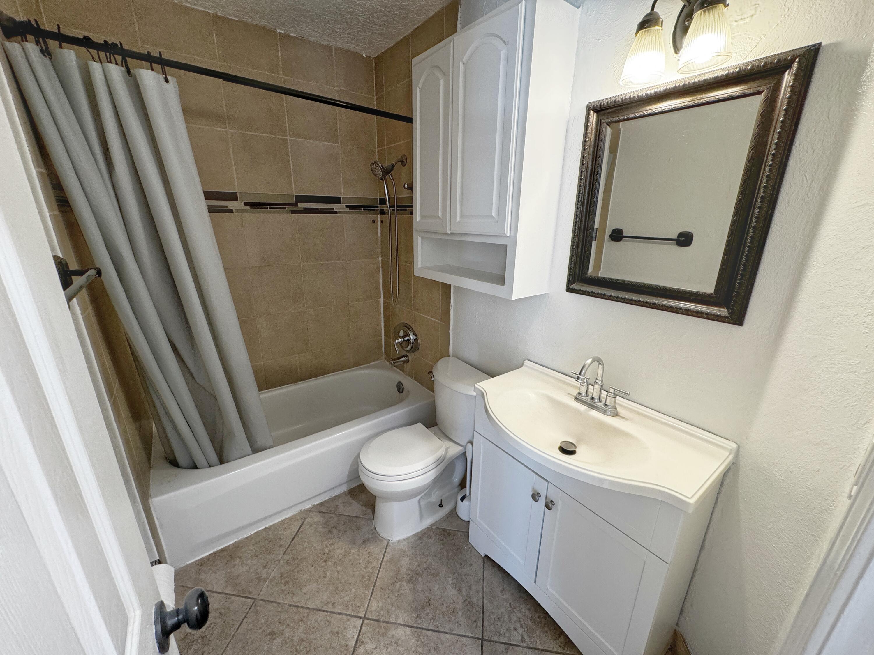 Photo 16 — 8704 Oakcrest Place NW