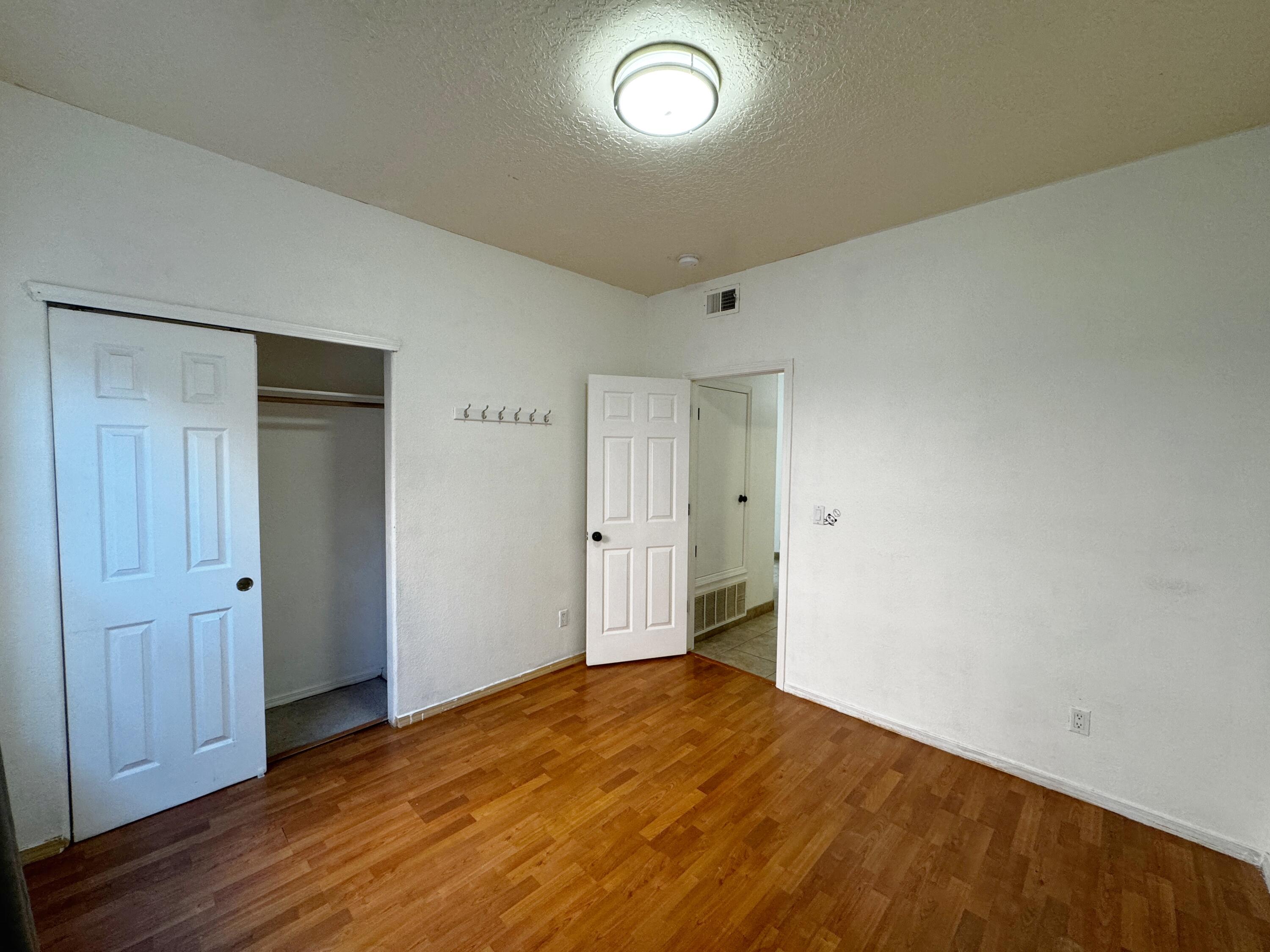 Photo 14 — 8704 Oakcrest Place NW